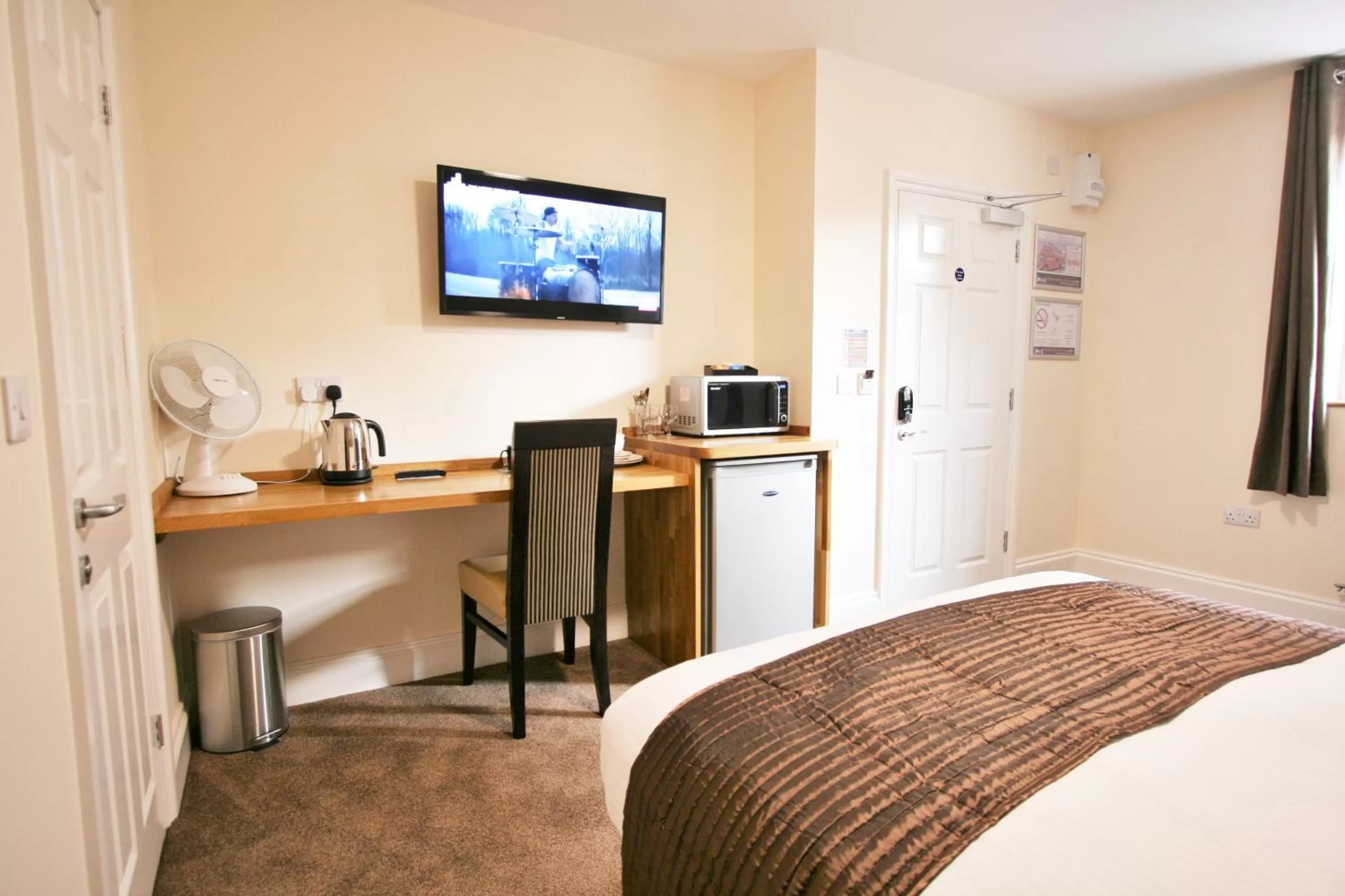 Bed in New County Hotel & Serviced Apartments by RoomsBooked