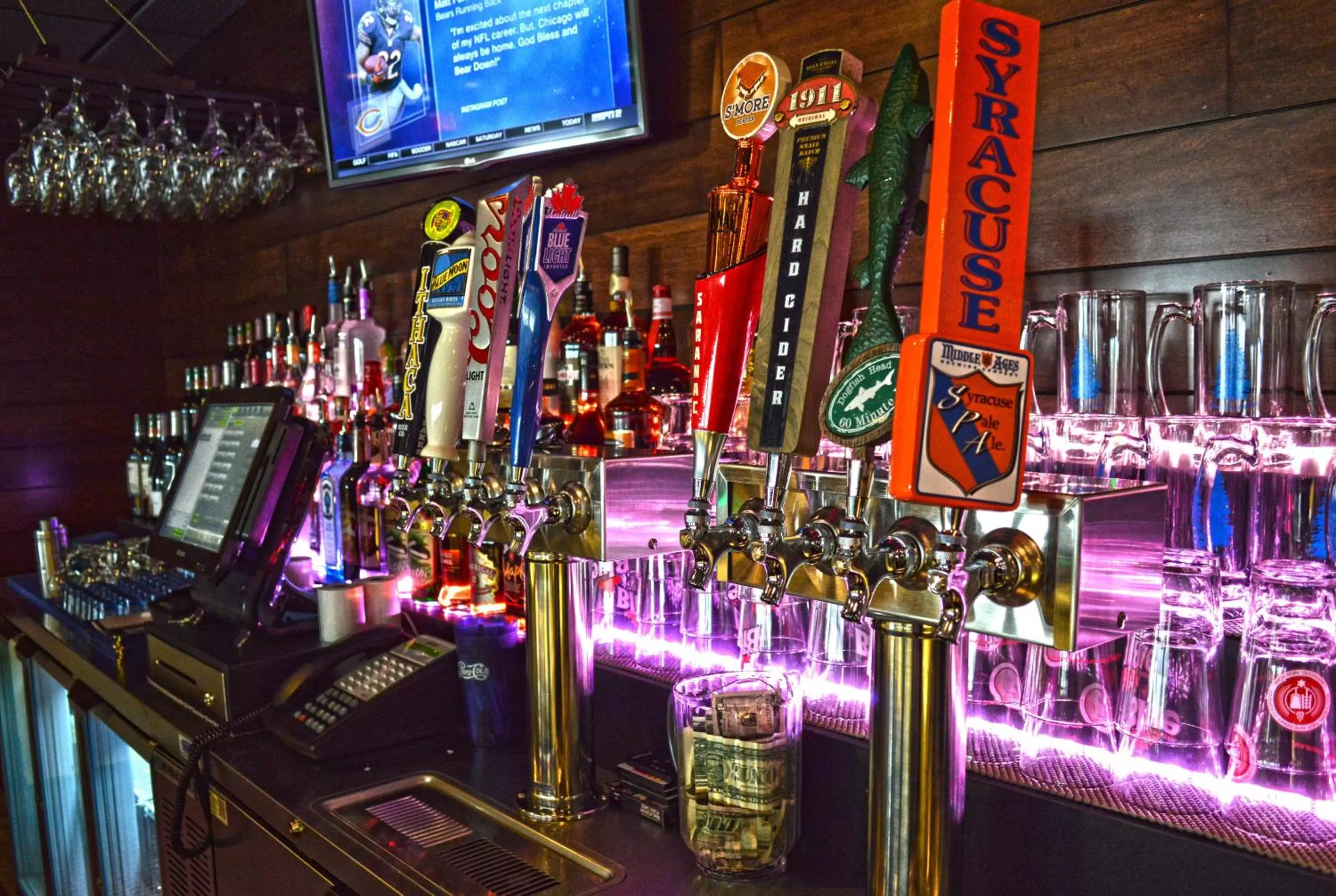 Lounge or bar in Holiday Inn & Suites Syracuse Airport - Liverpool by IHG