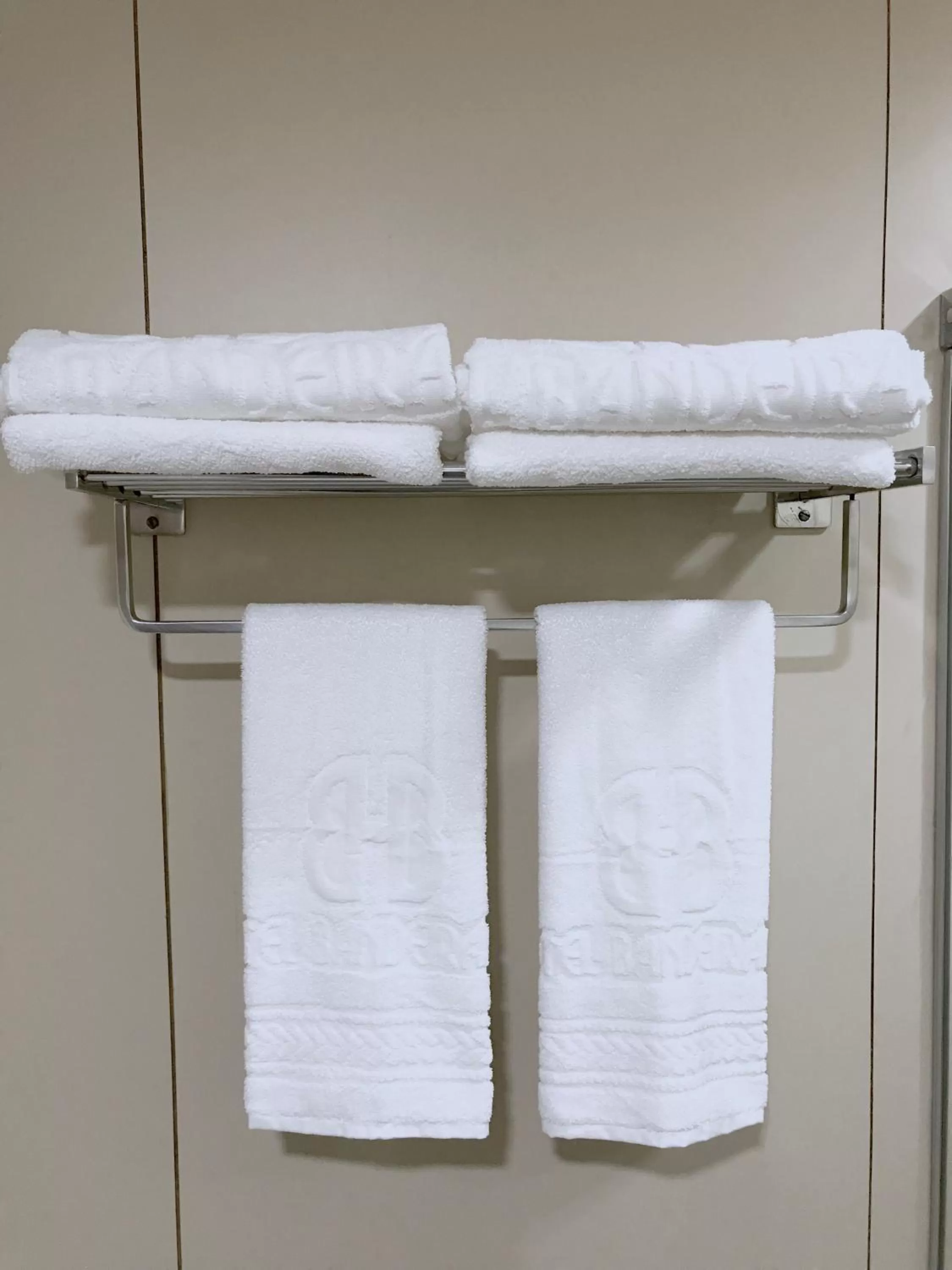 Shower in Hotel Bandeirantes