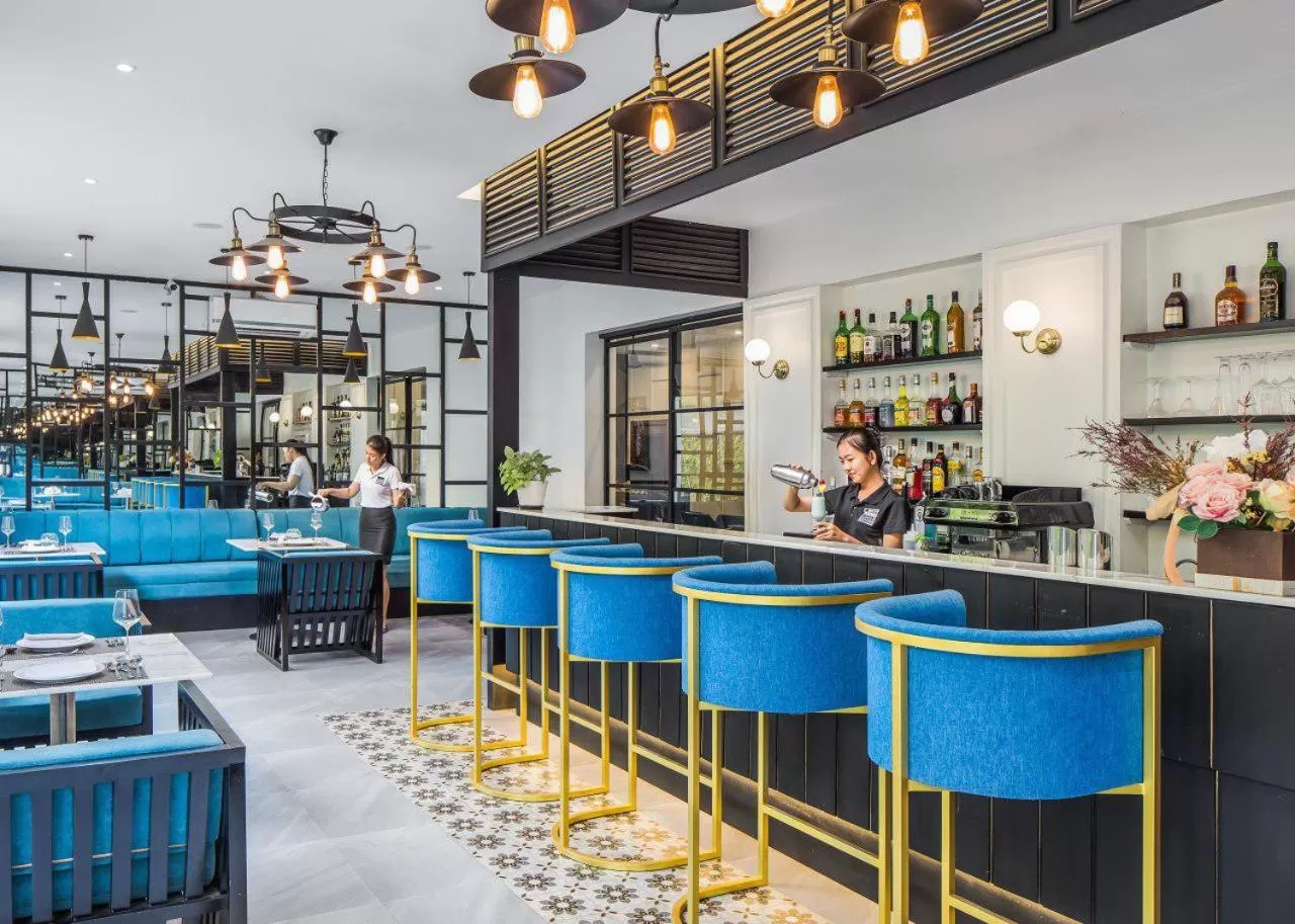 Restaurant/places to eat in Blanc Smith Residence