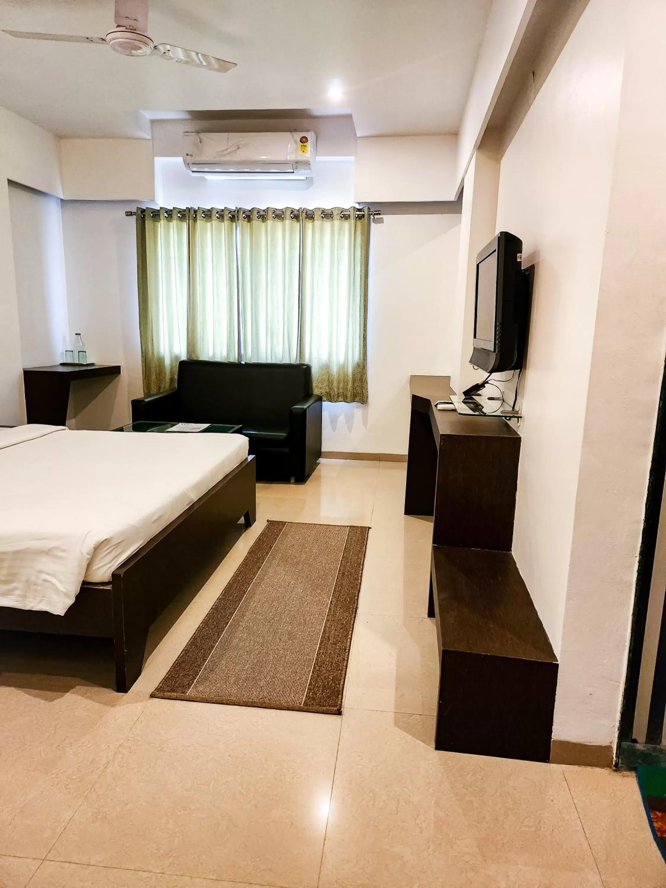 TV and multimedia in Hotel Rajwada Aurangabad