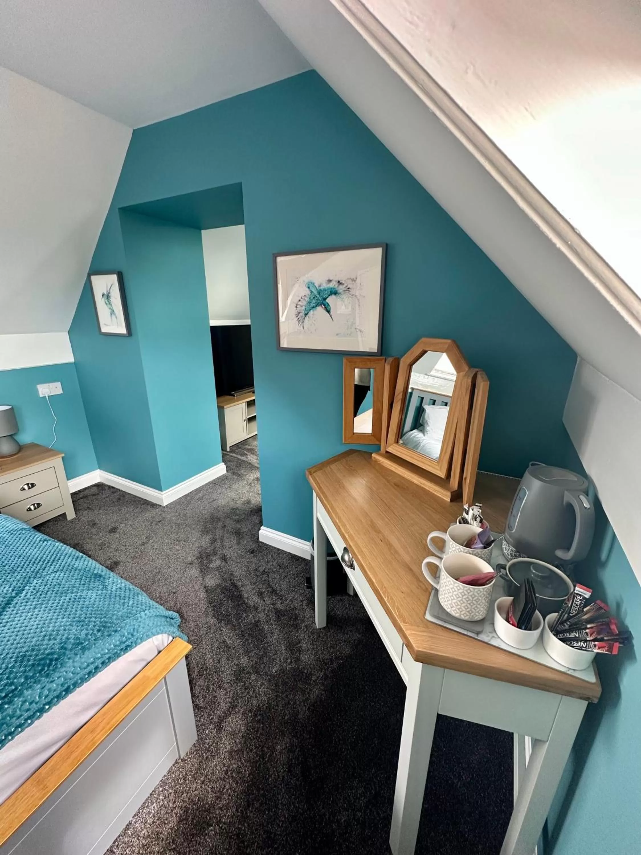 Bedroom, TV/Entertainment Center in The Fylingdales Inn