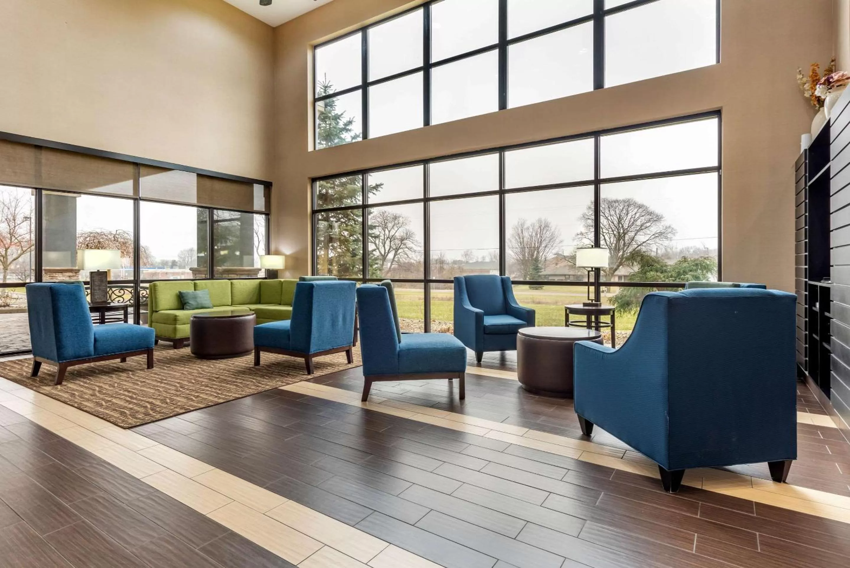 Lobby or reception in Comfort Suites Elkhart South