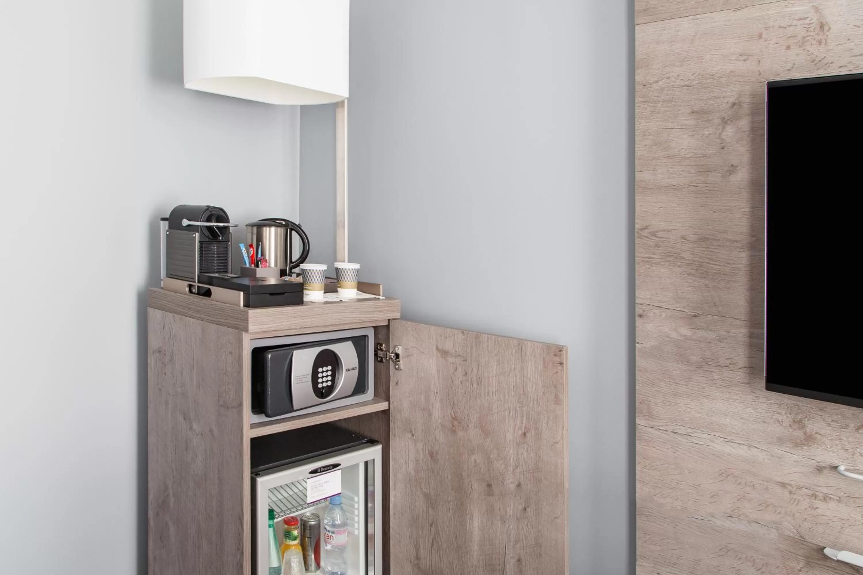 Coffee/tea facilities in Mercure Nancy Centre Place Stanislas