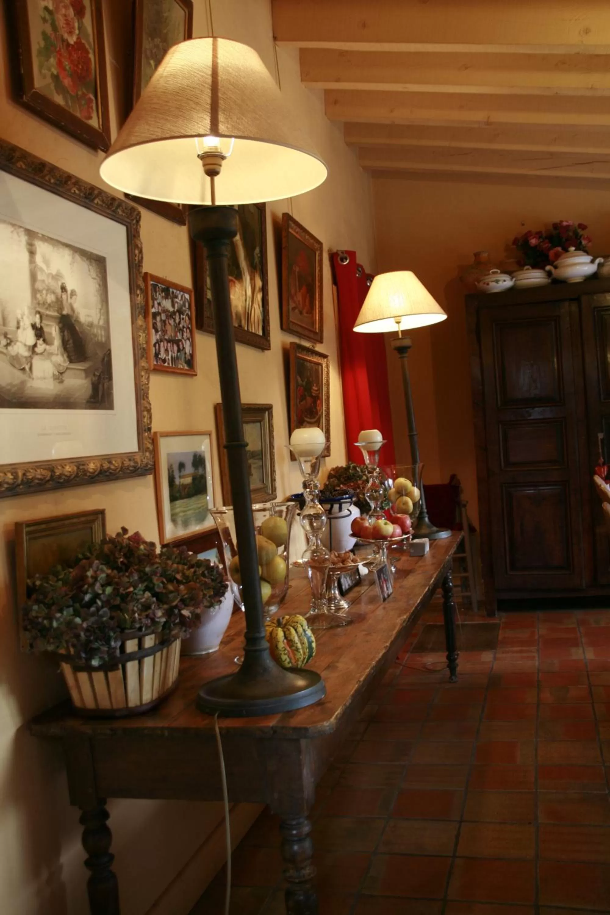 Decorative detail in La Maison sur la Colline