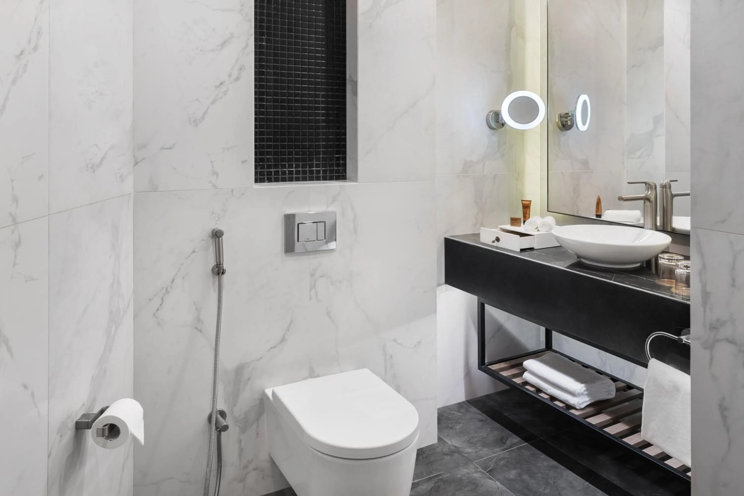 Toilet in Paramount Hotel Midtown