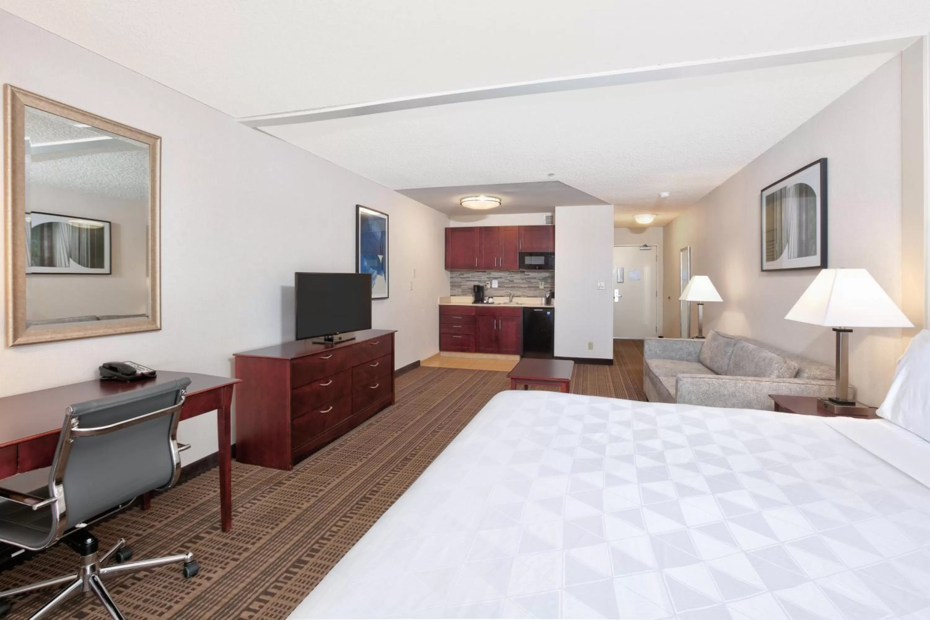 Photo of the whole room, Bed in Holiday Inn & Suites Santa Maria by IHG