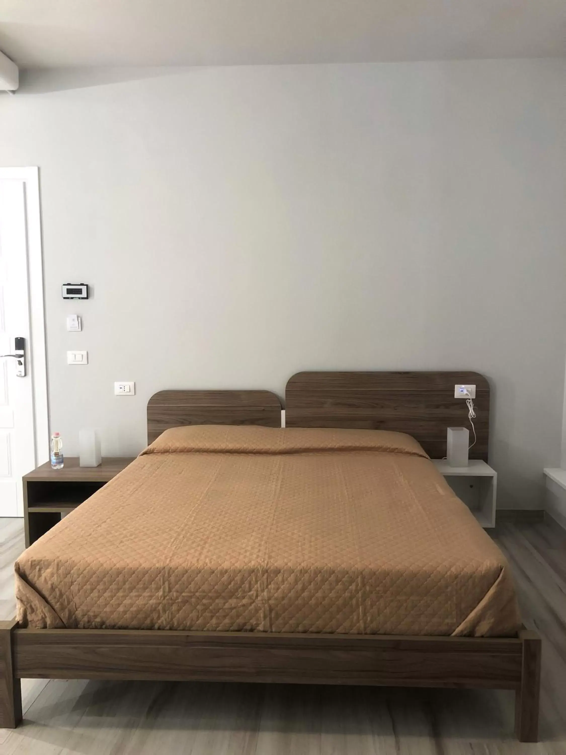 Deluxe Double Room with Bath in Le Suite Deluxe Double Room with Bath in Le Suite