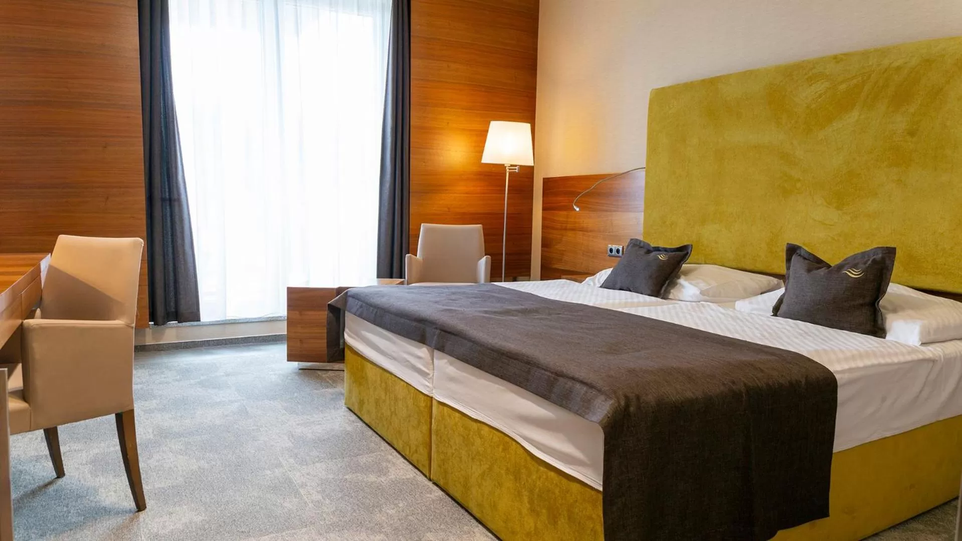 Bedroom, Bed in Hotel AquaCity Mountain View