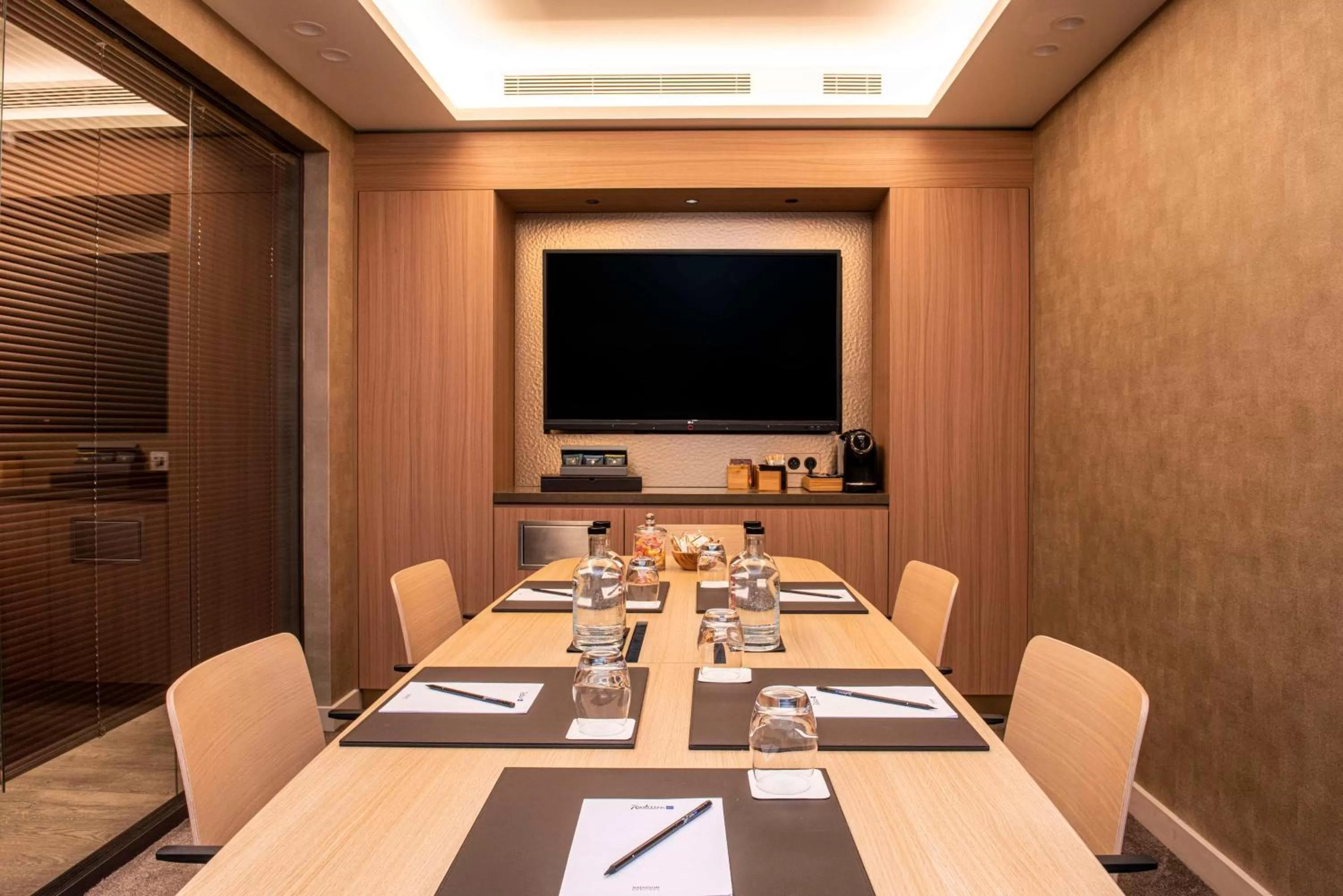 Meeting/conference room in Radisson Blu Hotel, Rouen Centre