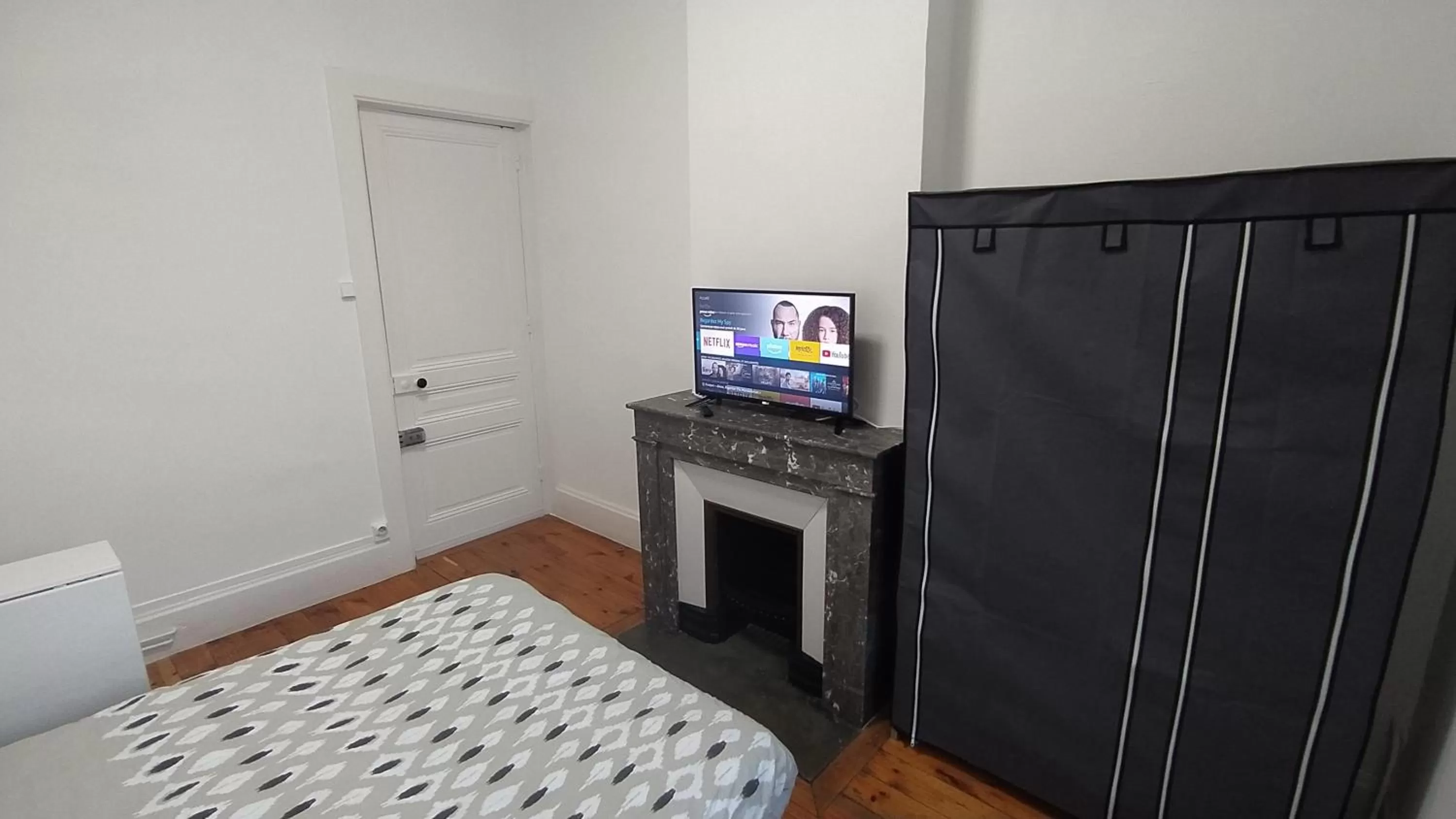 Bed in La Batisse de Saint-Chamond ( chambres )