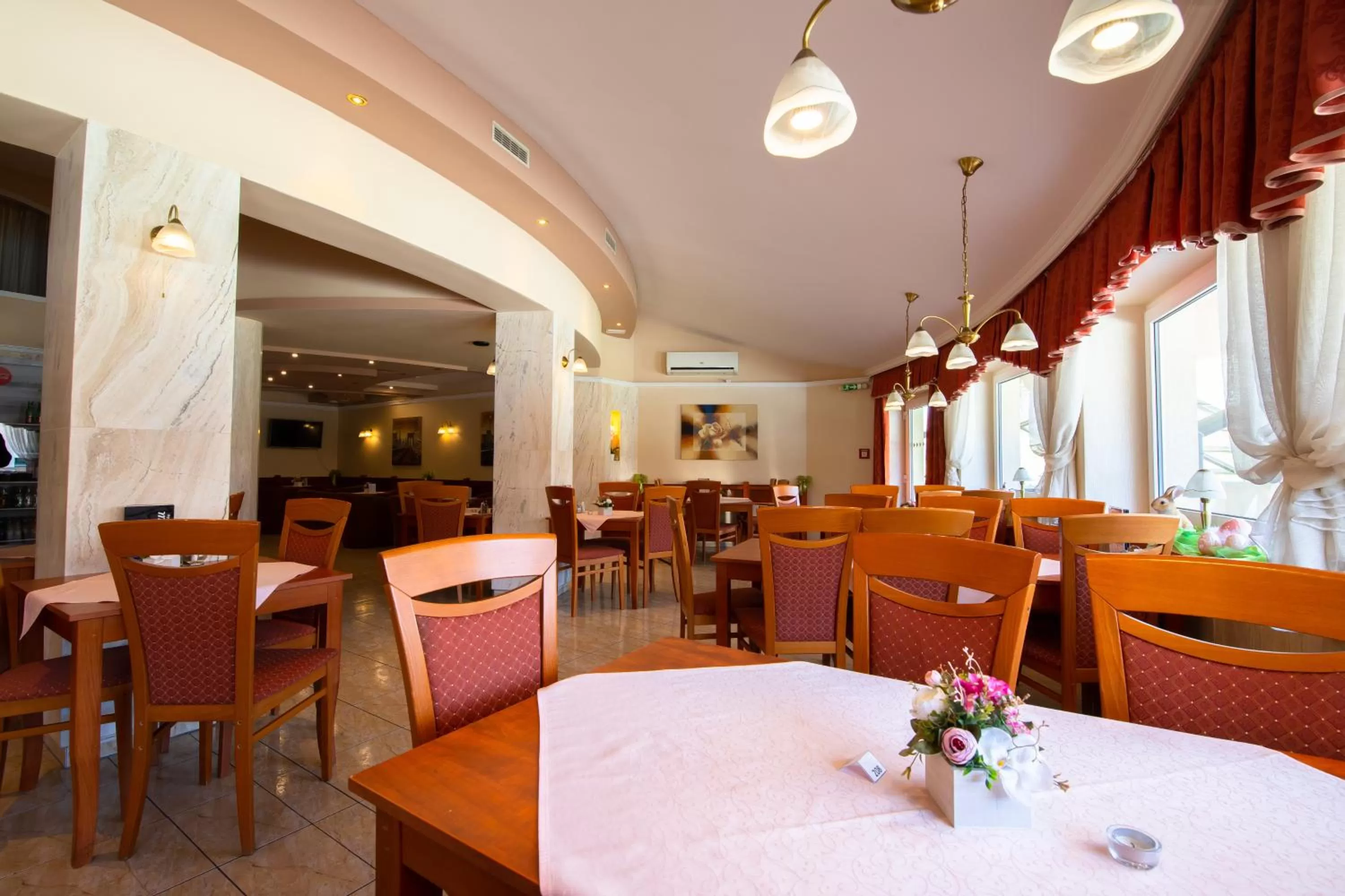 Restaurant/Places to Eat in Spa & Wellness Hotel Orchidea