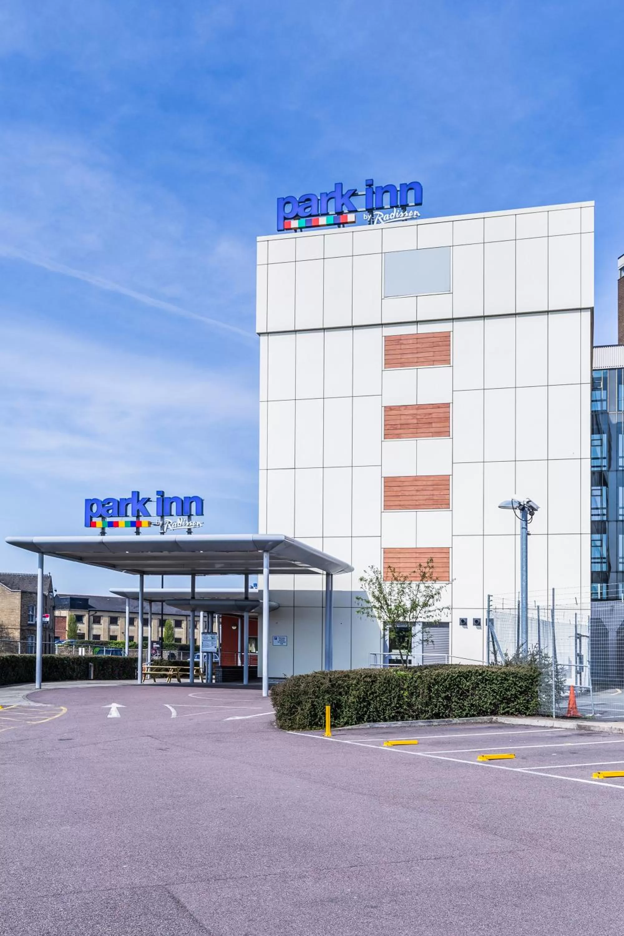 Facade/entrance in Park Inn by Radisson Peterborough