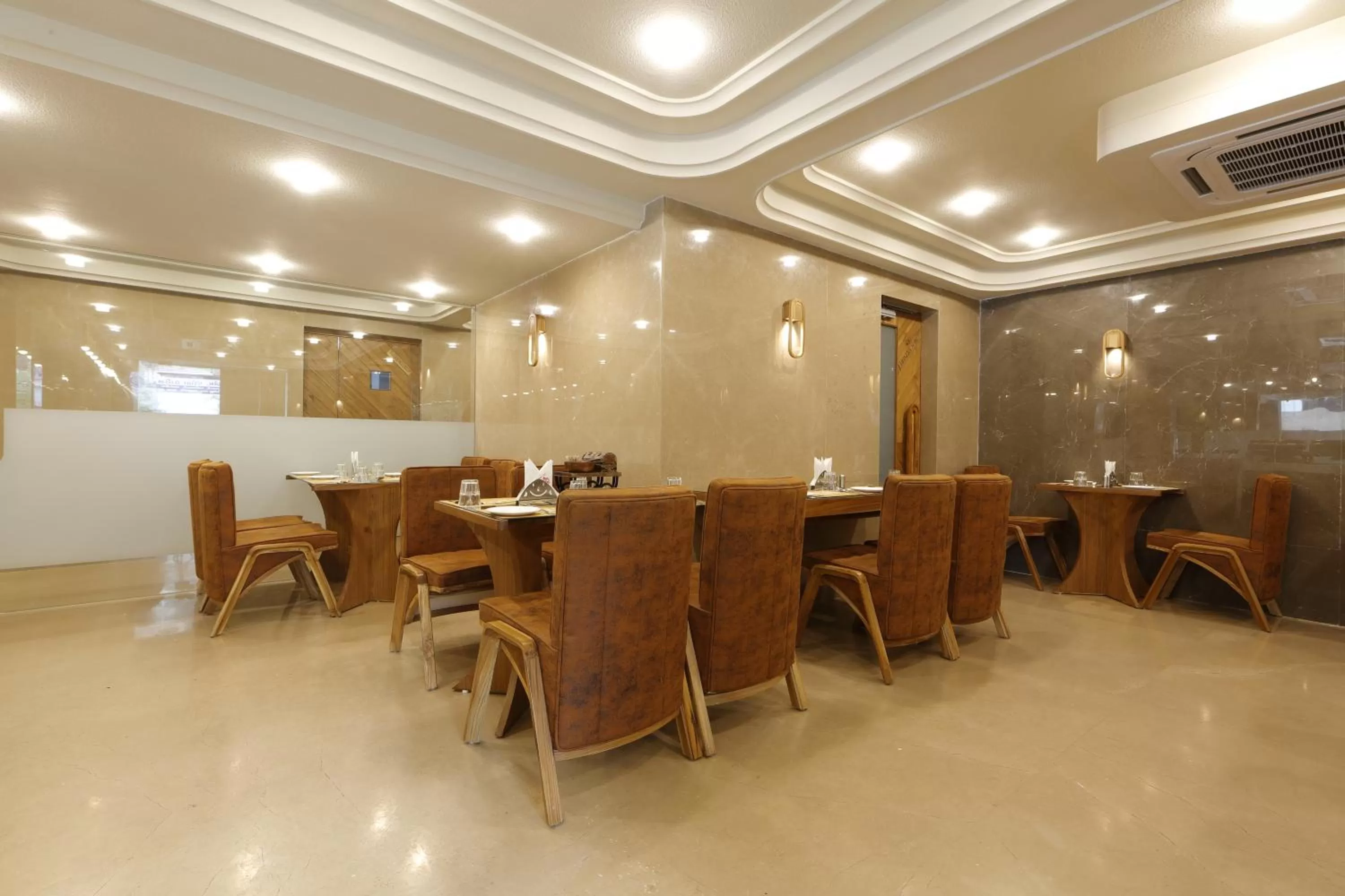 Restaurant/places to eat in Artilla Inn