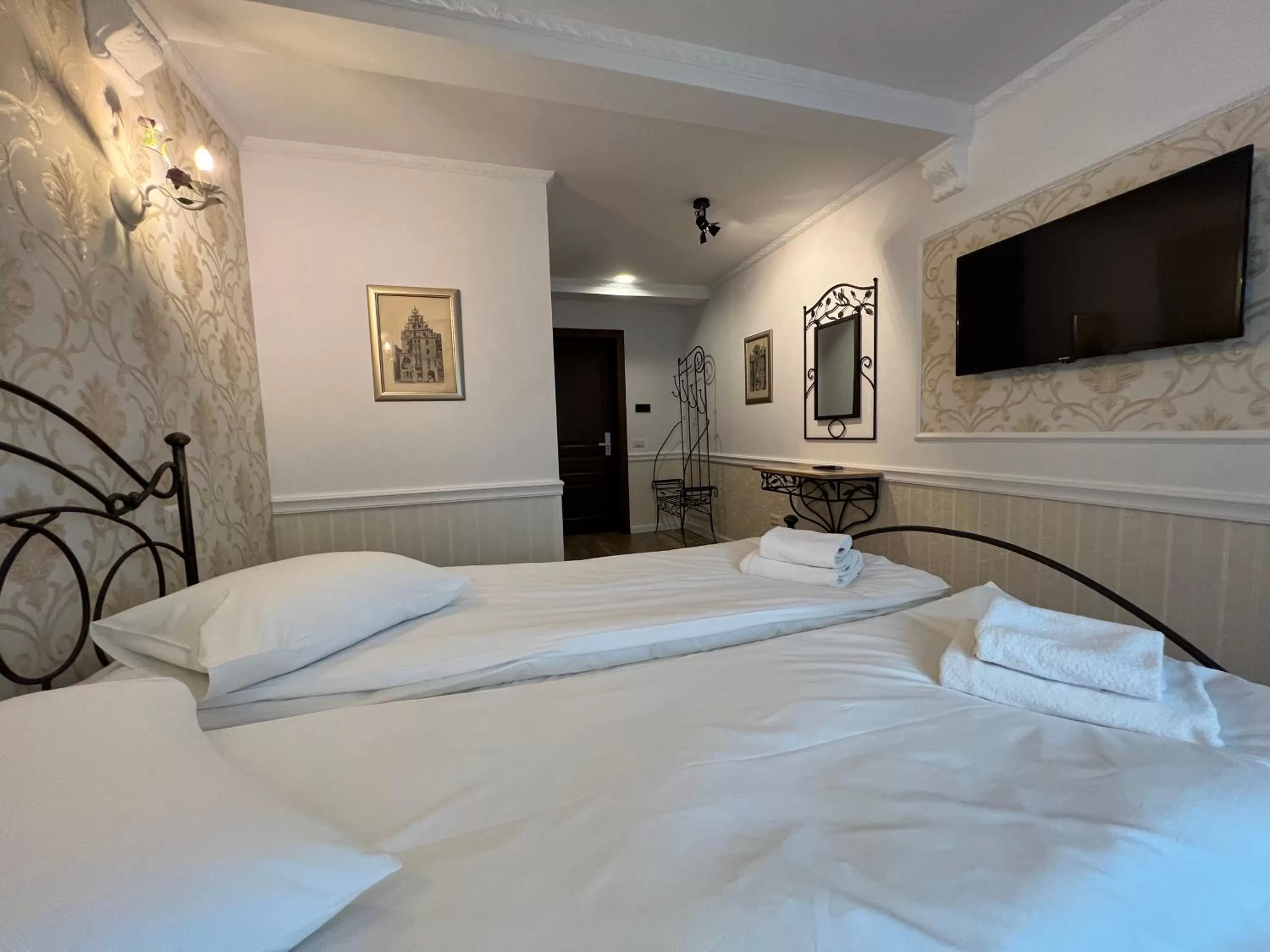 Photo of the whole room, Bed in Hotel Boutique Cathedral Plaza Residences room for rent downtown