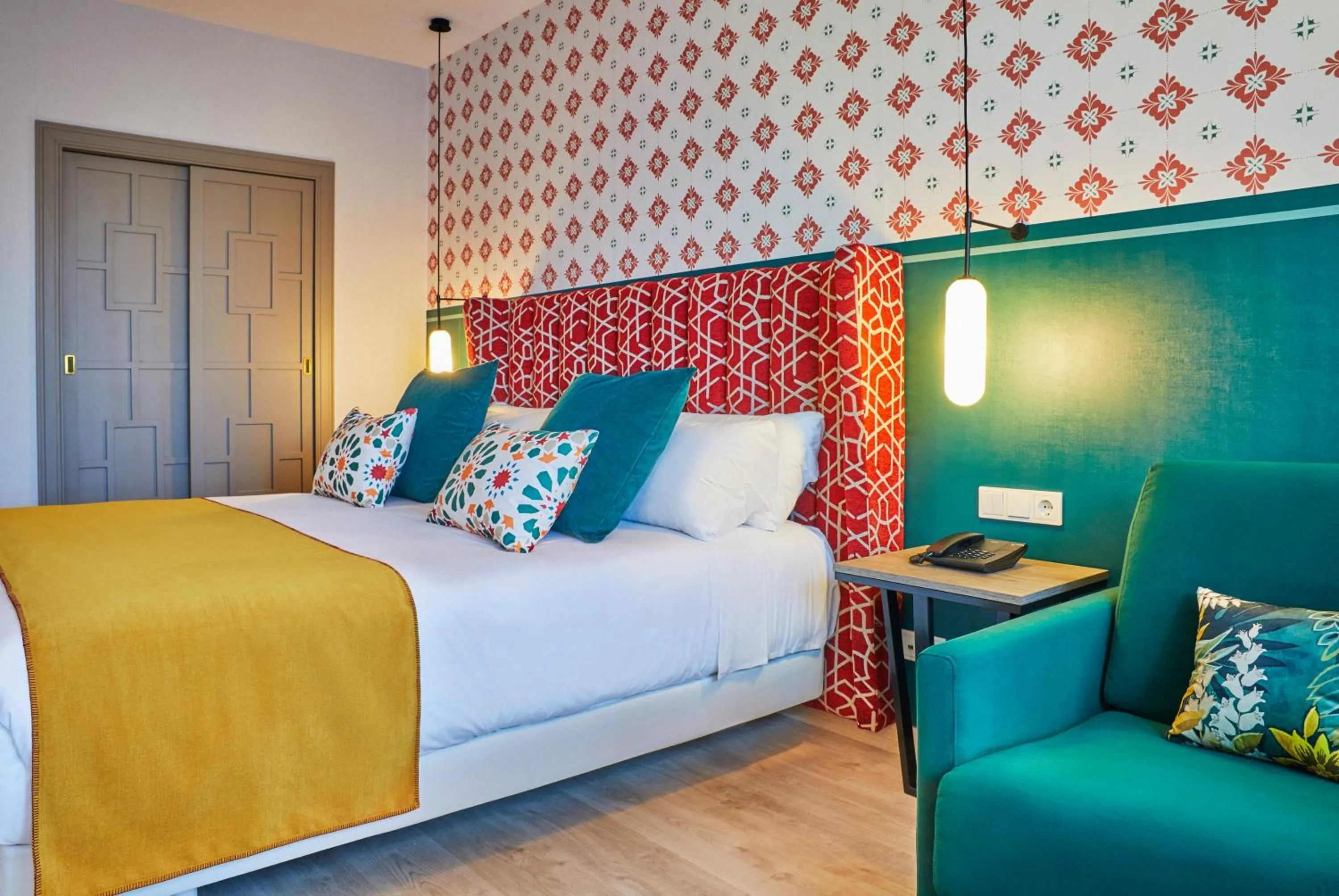 Photo of the whole room, Bed in Hesperia Sevilla