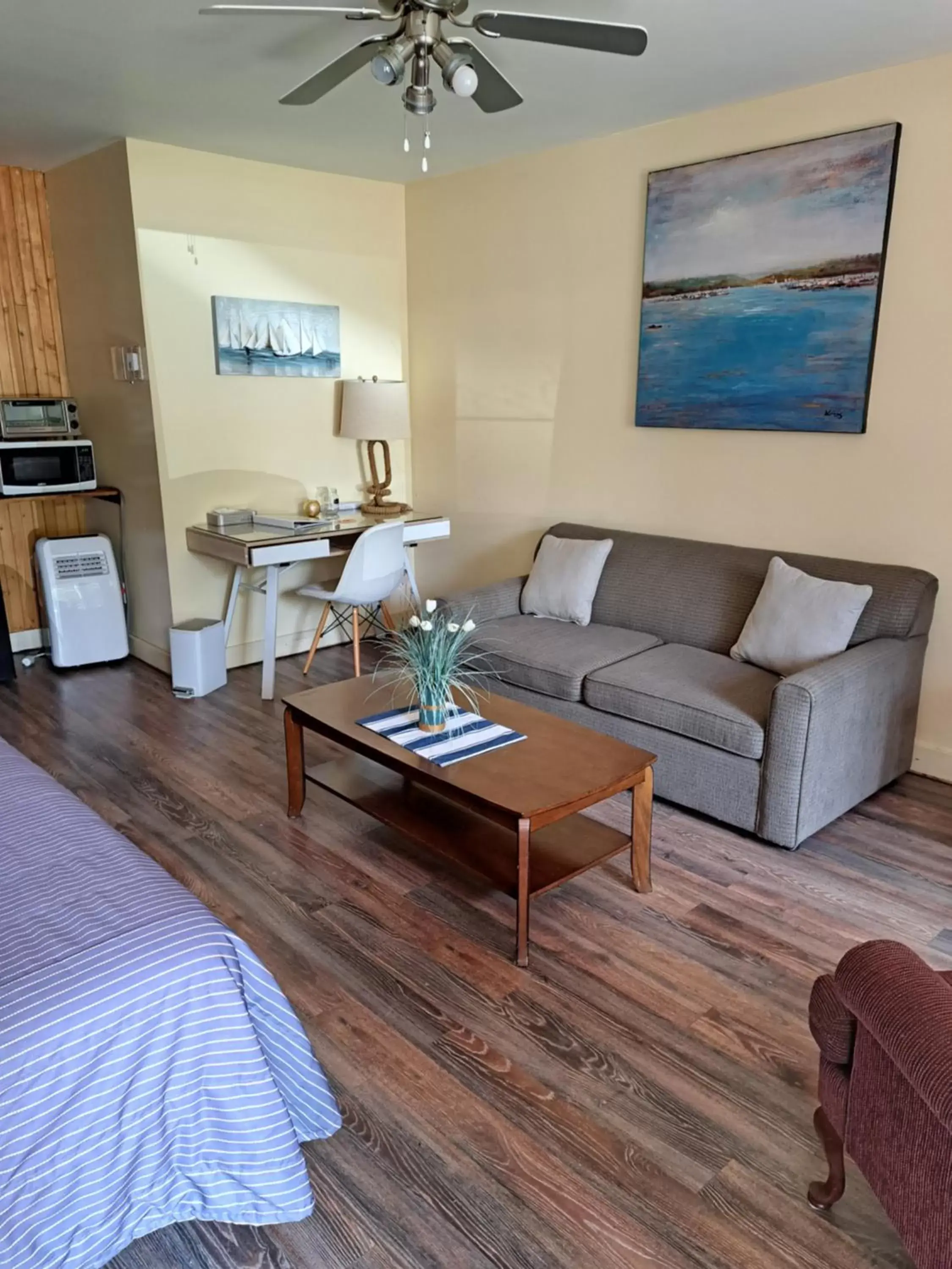 Queen Room with Parking View in Auberge et Chalets sur le Lac Queen Room with Parking View in Auberge et Chalets sur le Lac