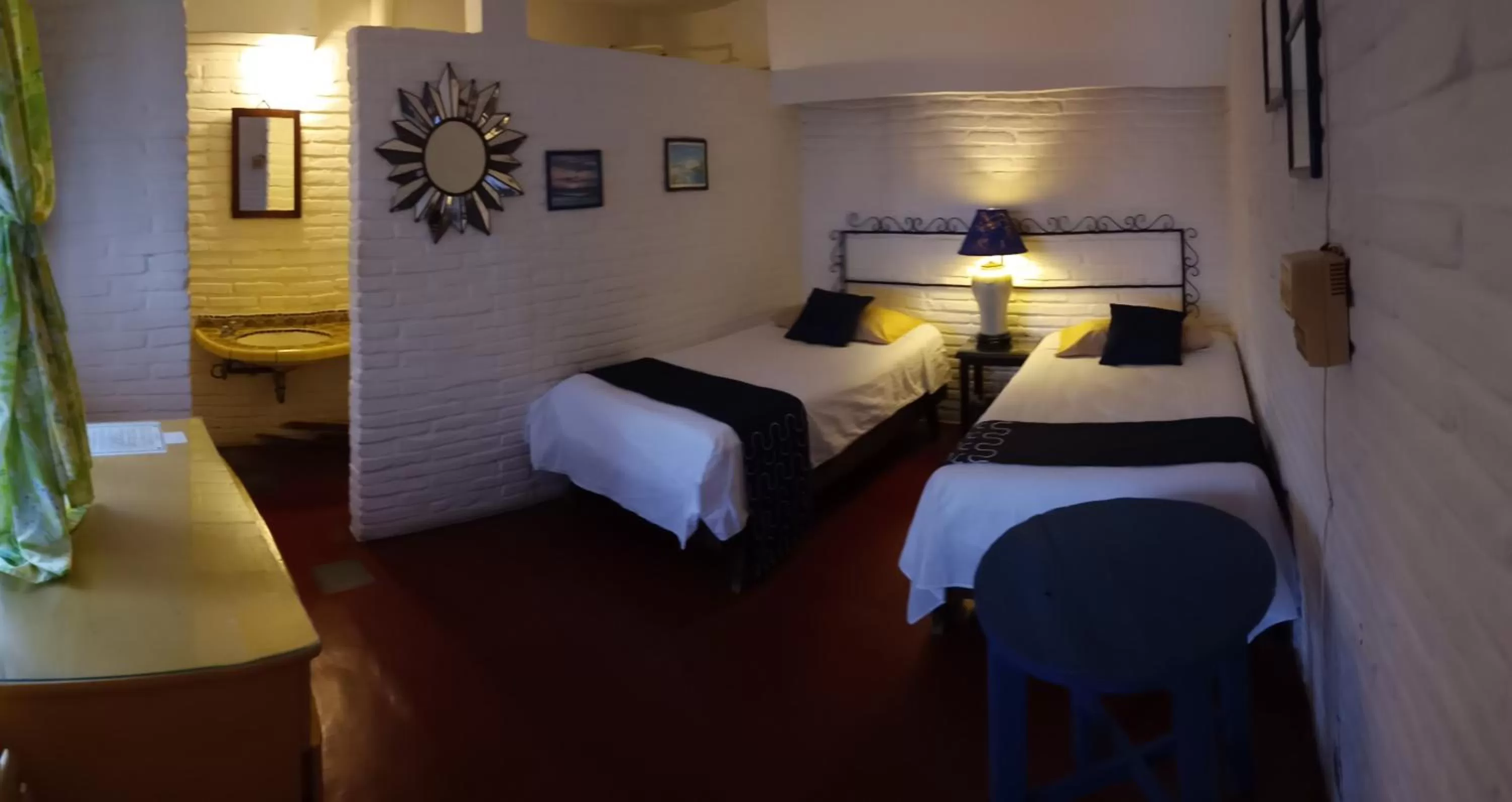 Bedroom, Bed in Hotel Mision, Acapulco centro