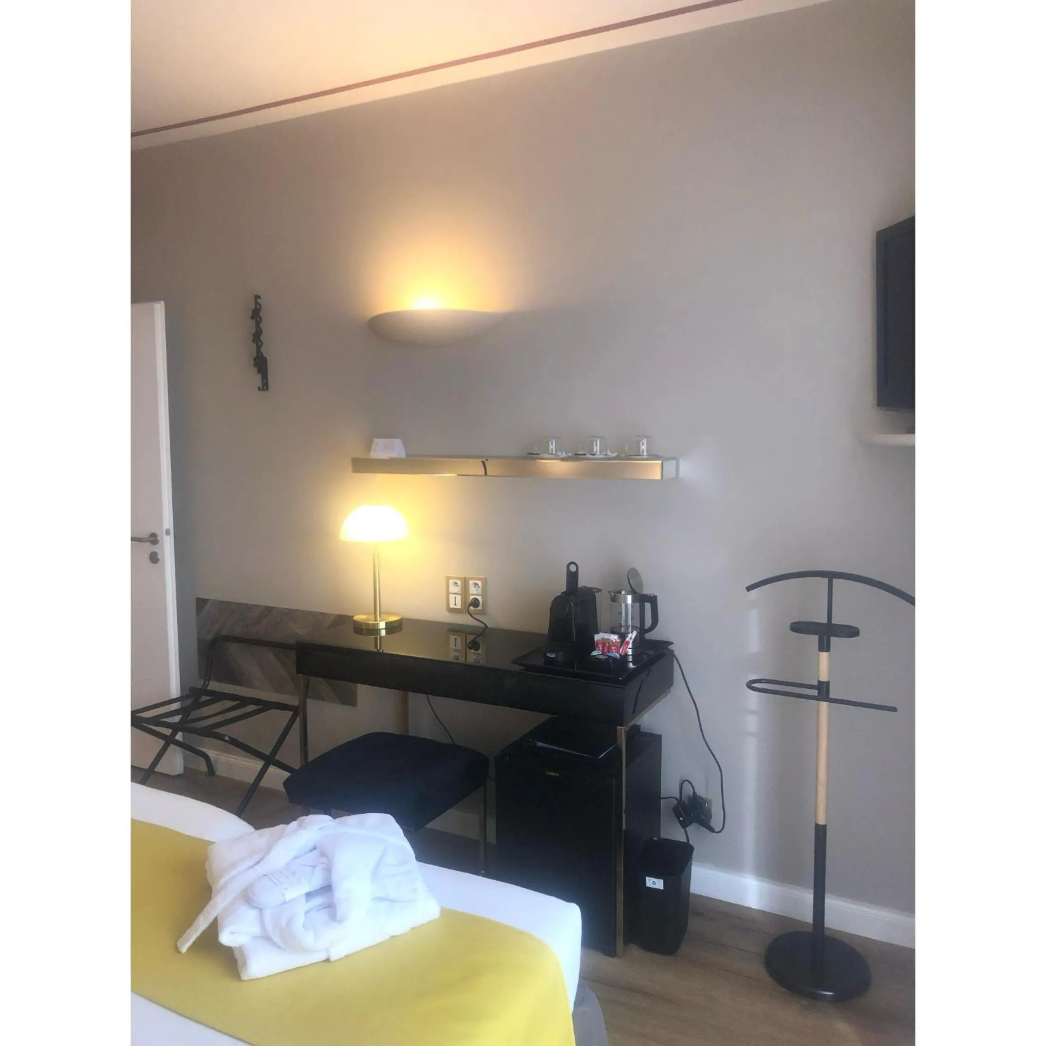 Photo of the whole room, Bed in Grand Hôtel Du Tonneau D'Or