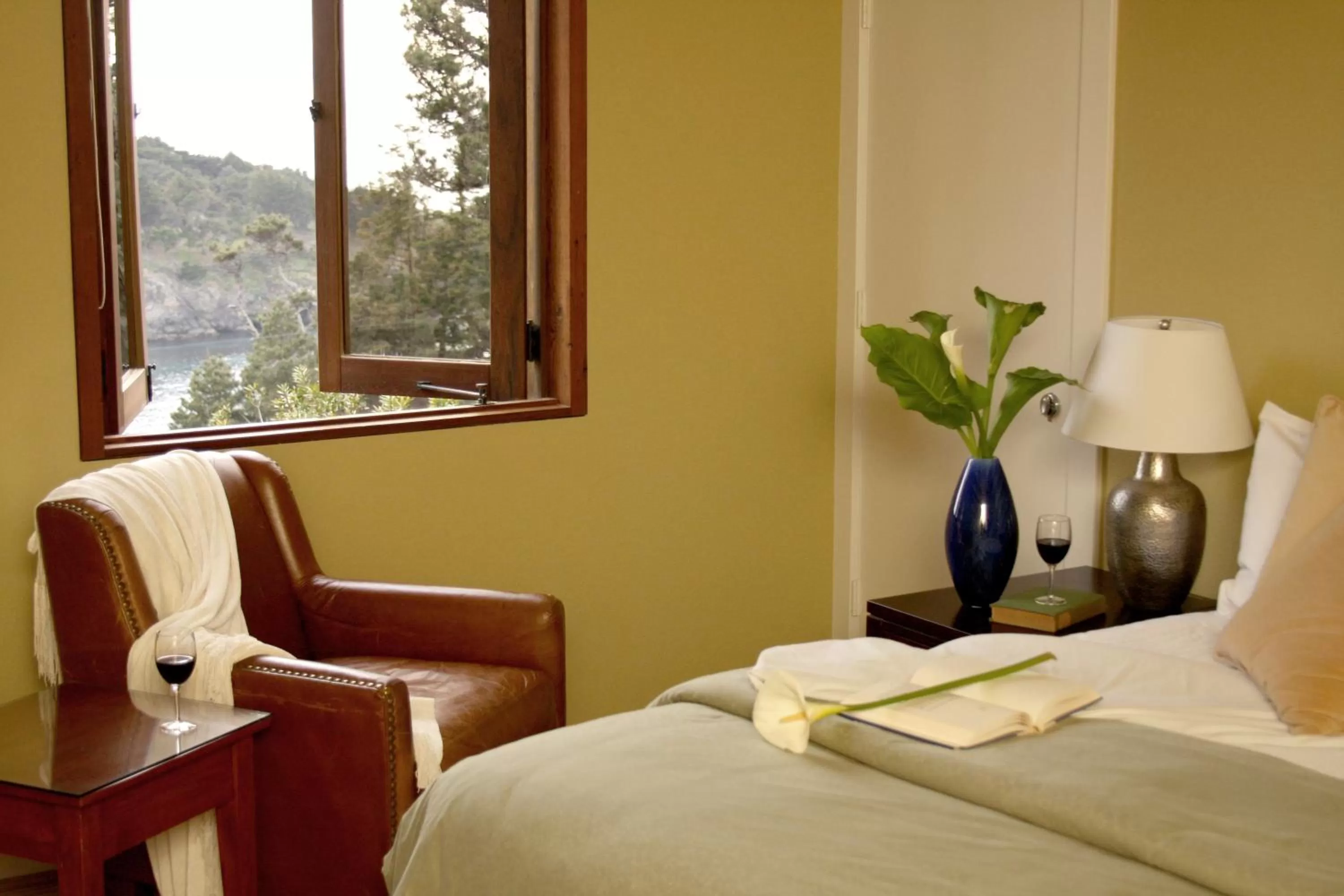 Bed in Brewery Gulch Inn & Spa