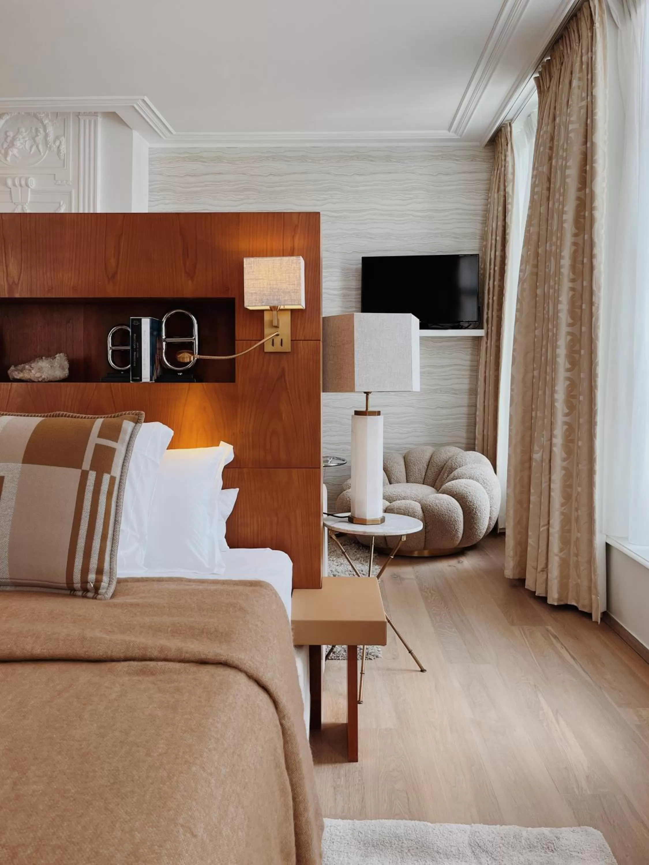 Bed in Hotel Van Cleef