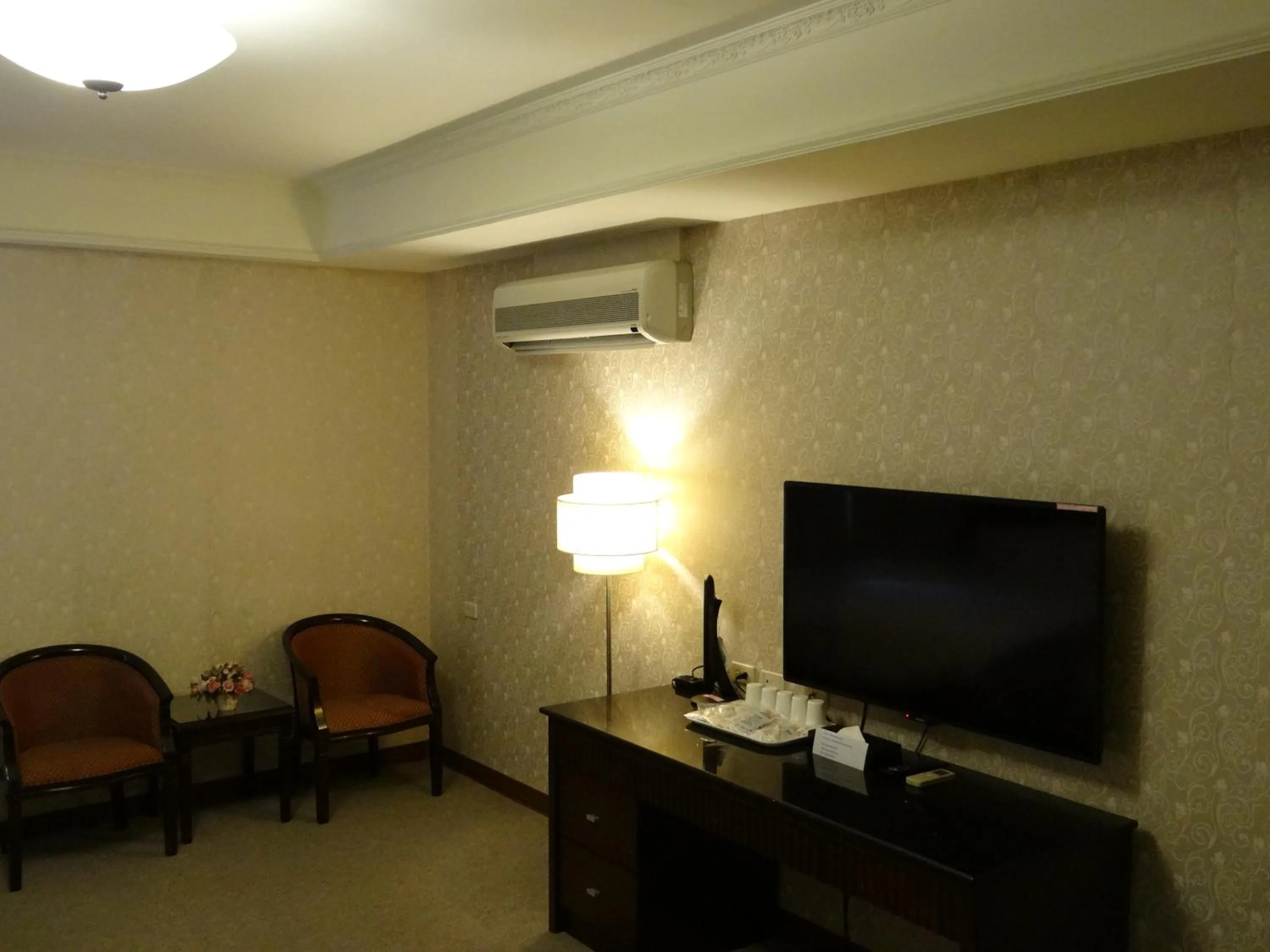 Living room in Wuzhou Hotel
