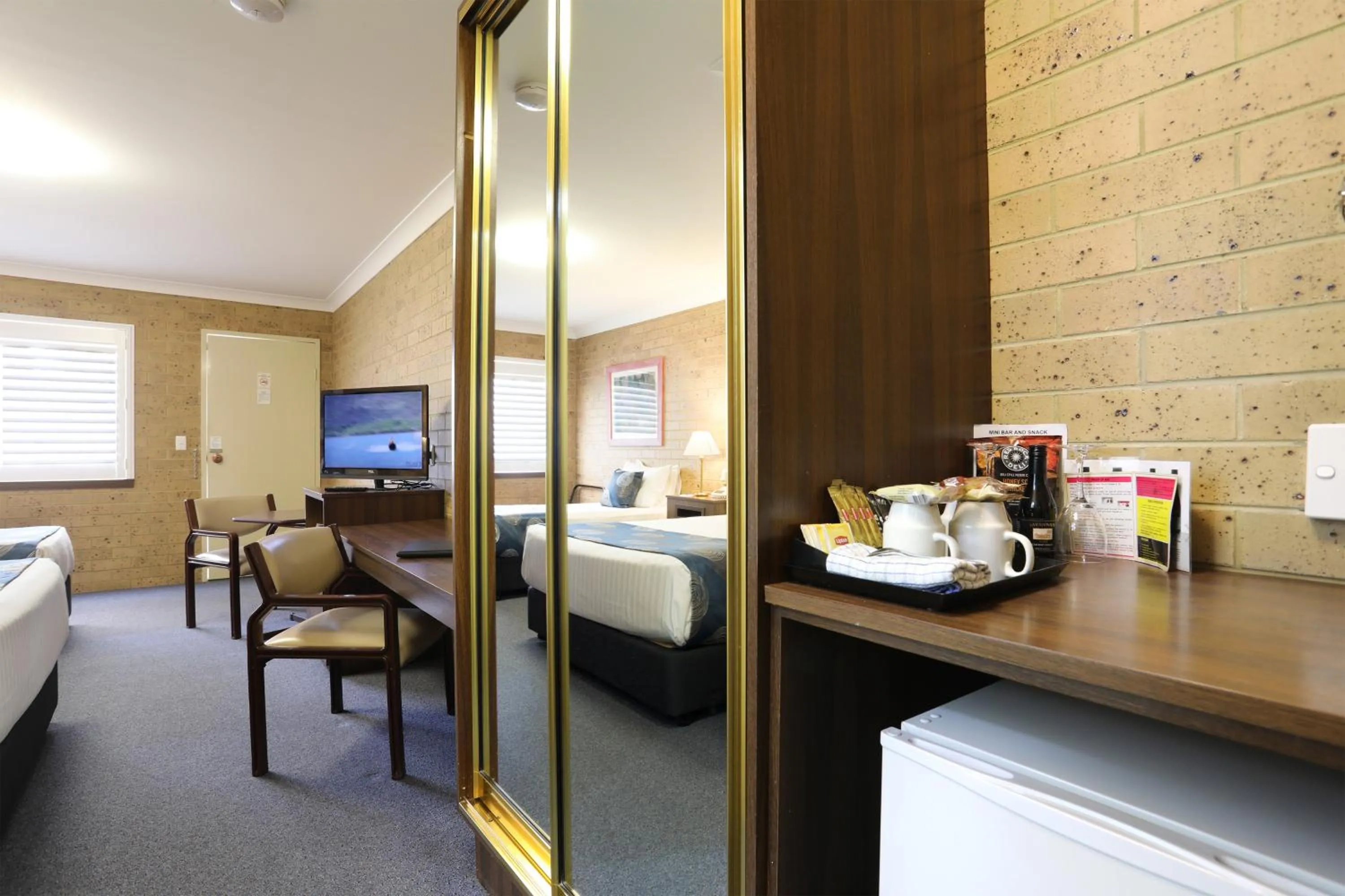 Food and drinks, Bed in Tamworth Motor Inn & Cabins
