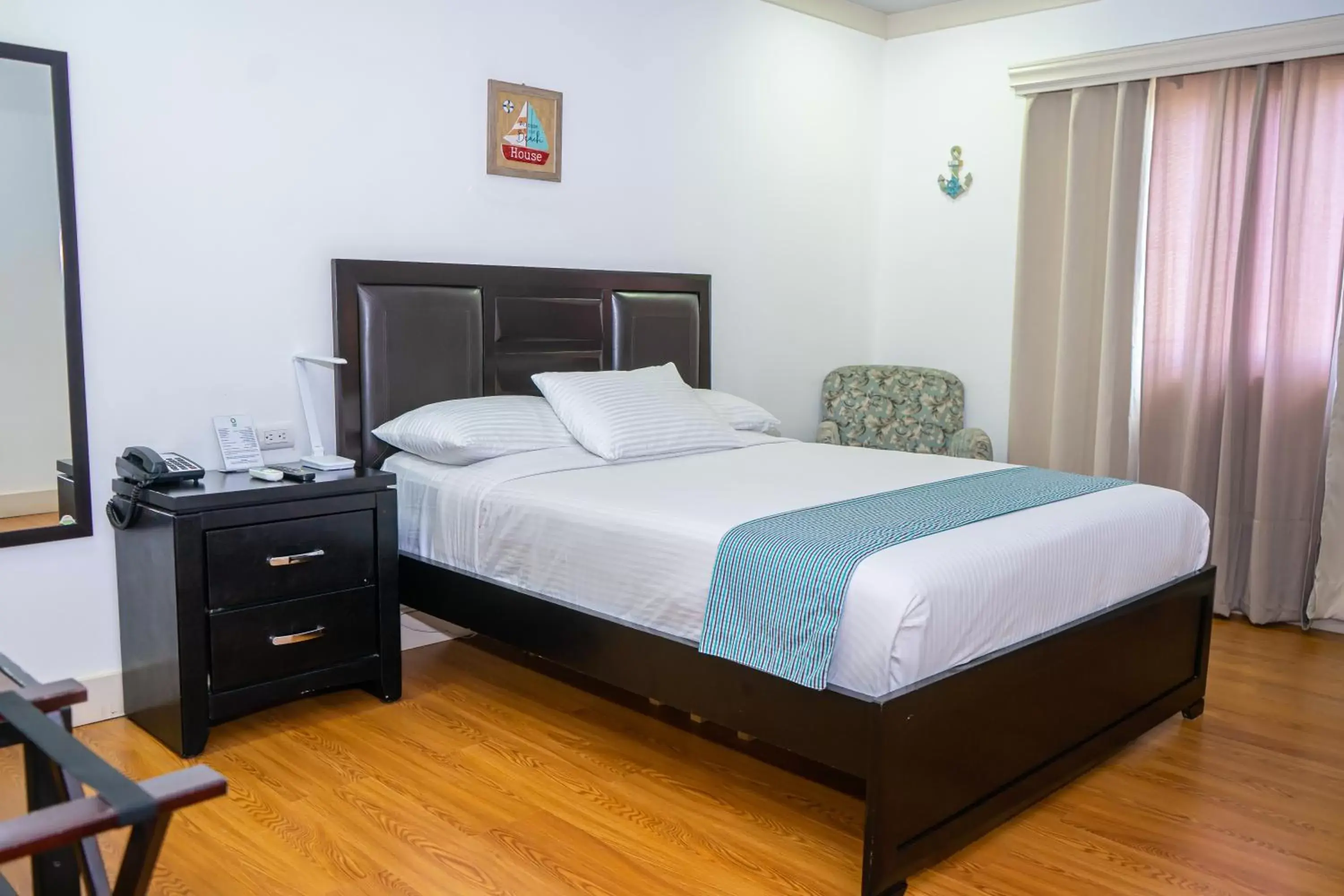 Superior Queen Room - single occupancy in Hotel Zima Superior Queen Room - single occupancy in Hotel Zima