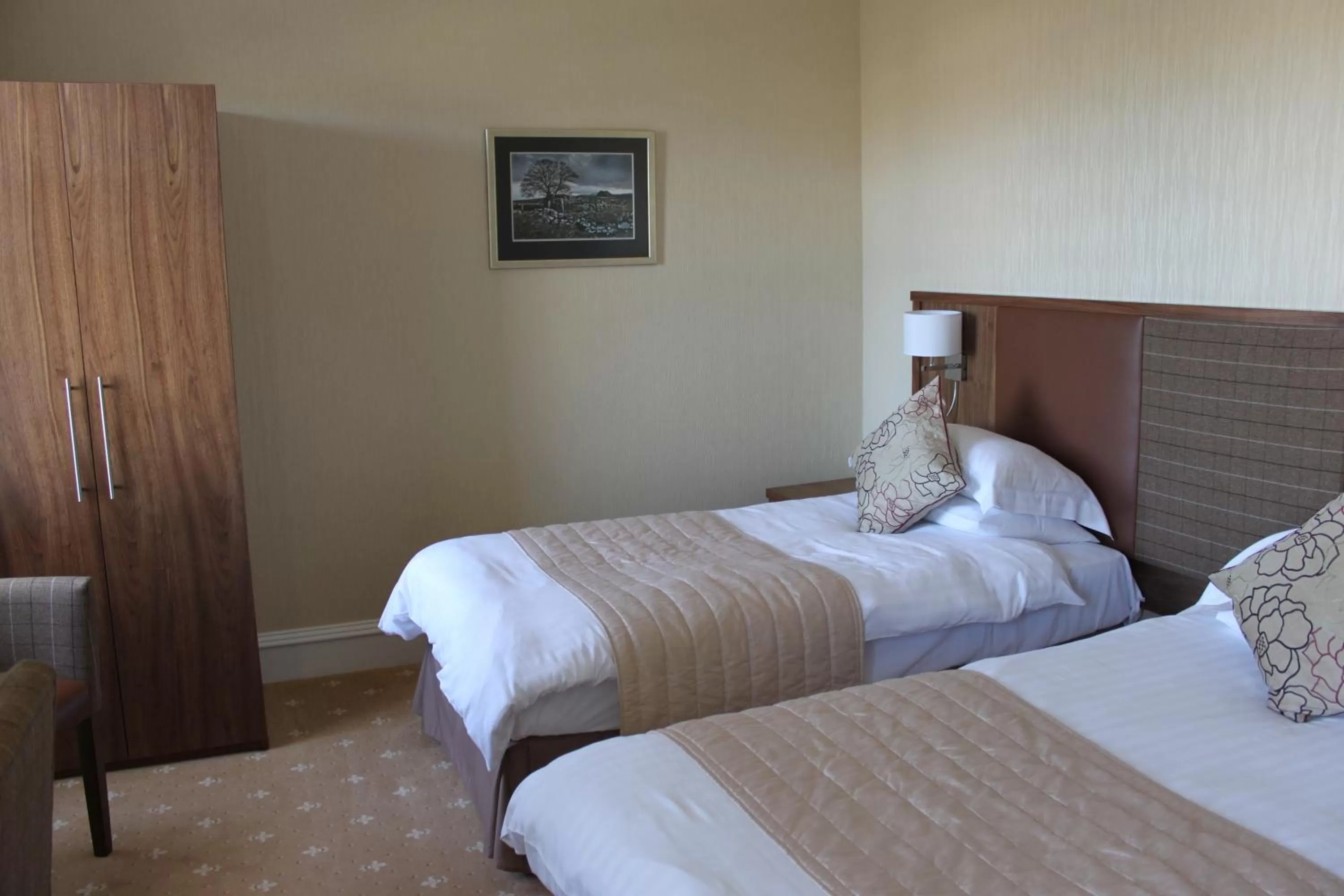 Bed in Mackays Hotel