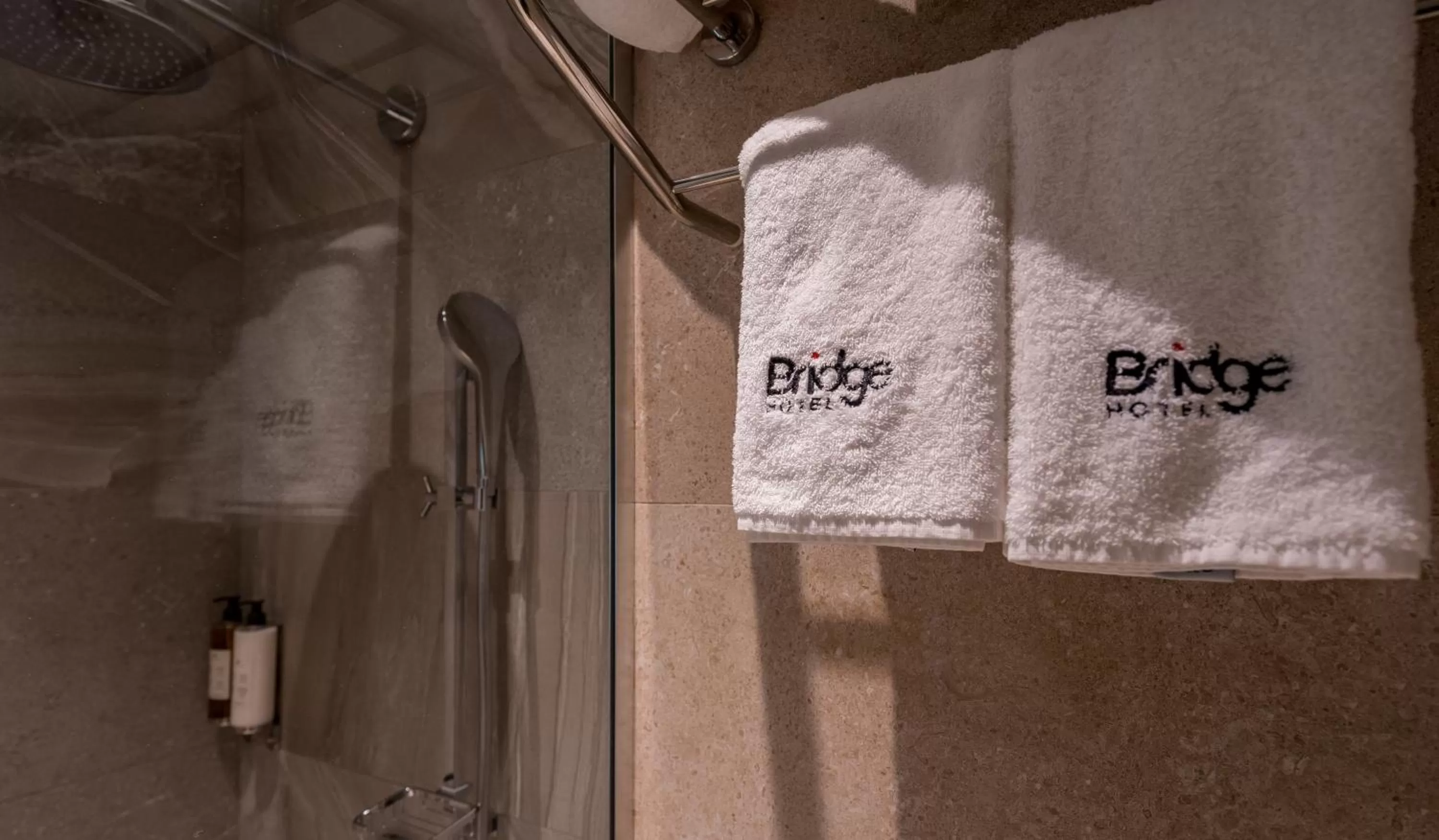 Shower in Bridge Hotel