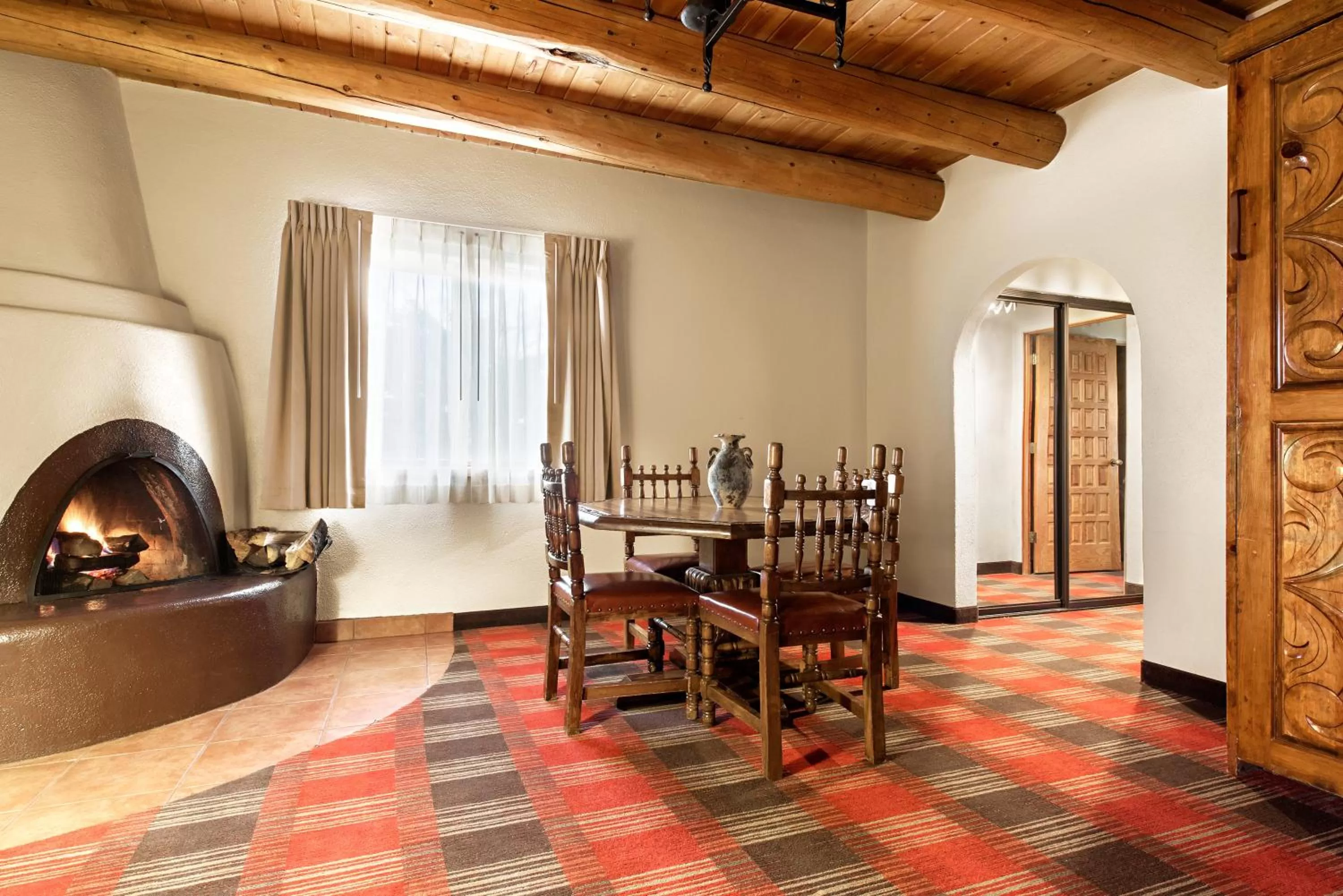 Seating area in Sagebrush Inn & Suites