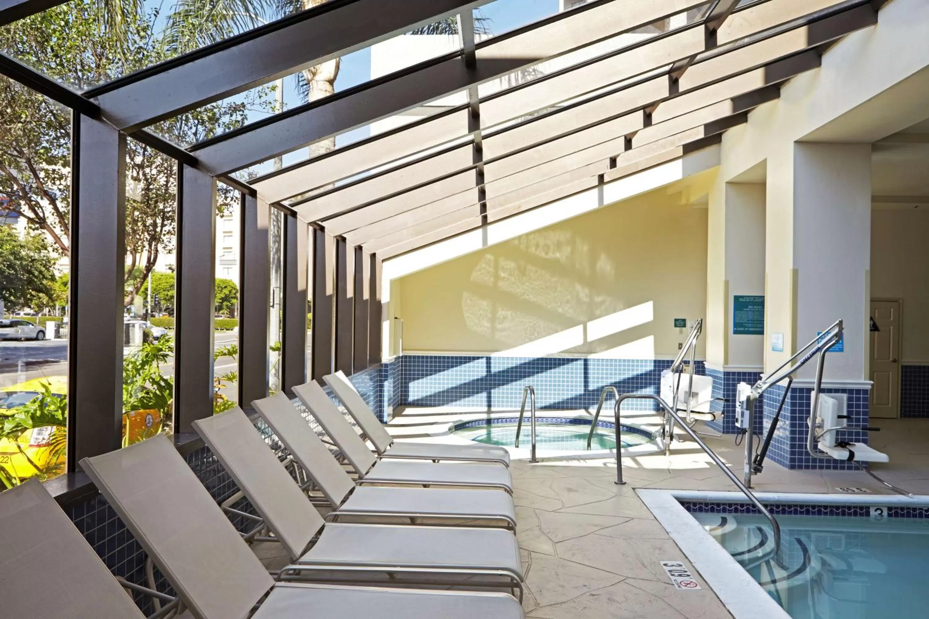 Spa and wellness centre/facilities in Embassy Suites Los Angeles - International Airport/North