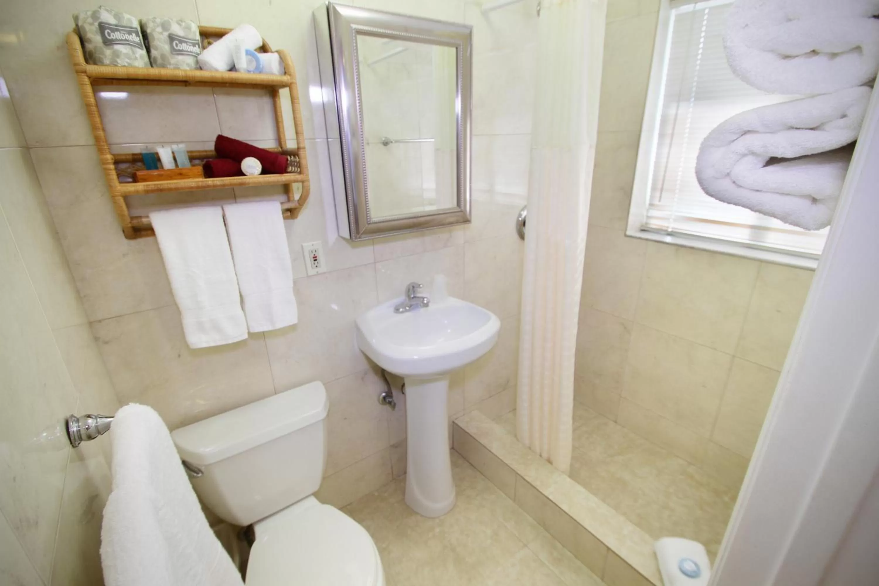 Shower in Casitas Coral Ridge