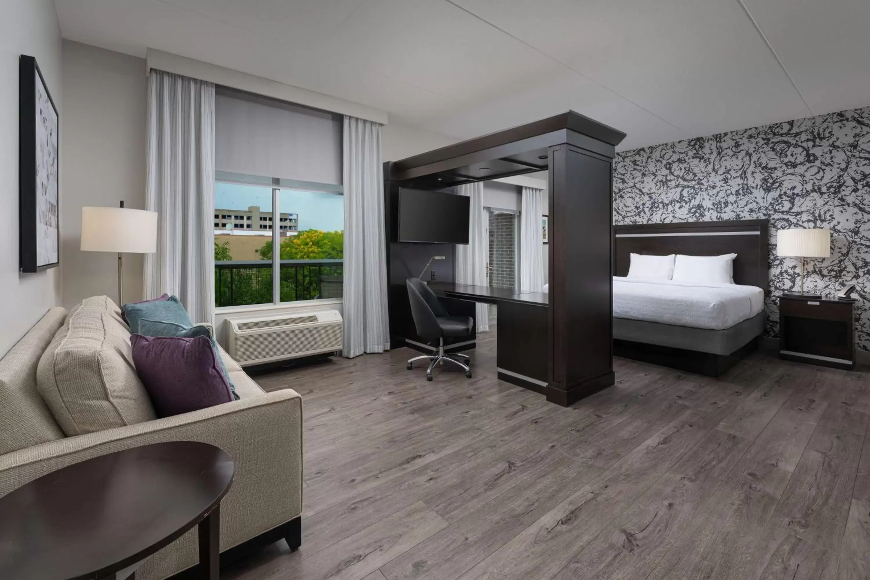 King Studio Suite - Non-Smoking in Hampton Inn & Suites Chattanooga Downtown King Studio Suite - Non-Smoking in Hampton Inn & Suites Chattanooga Downtown