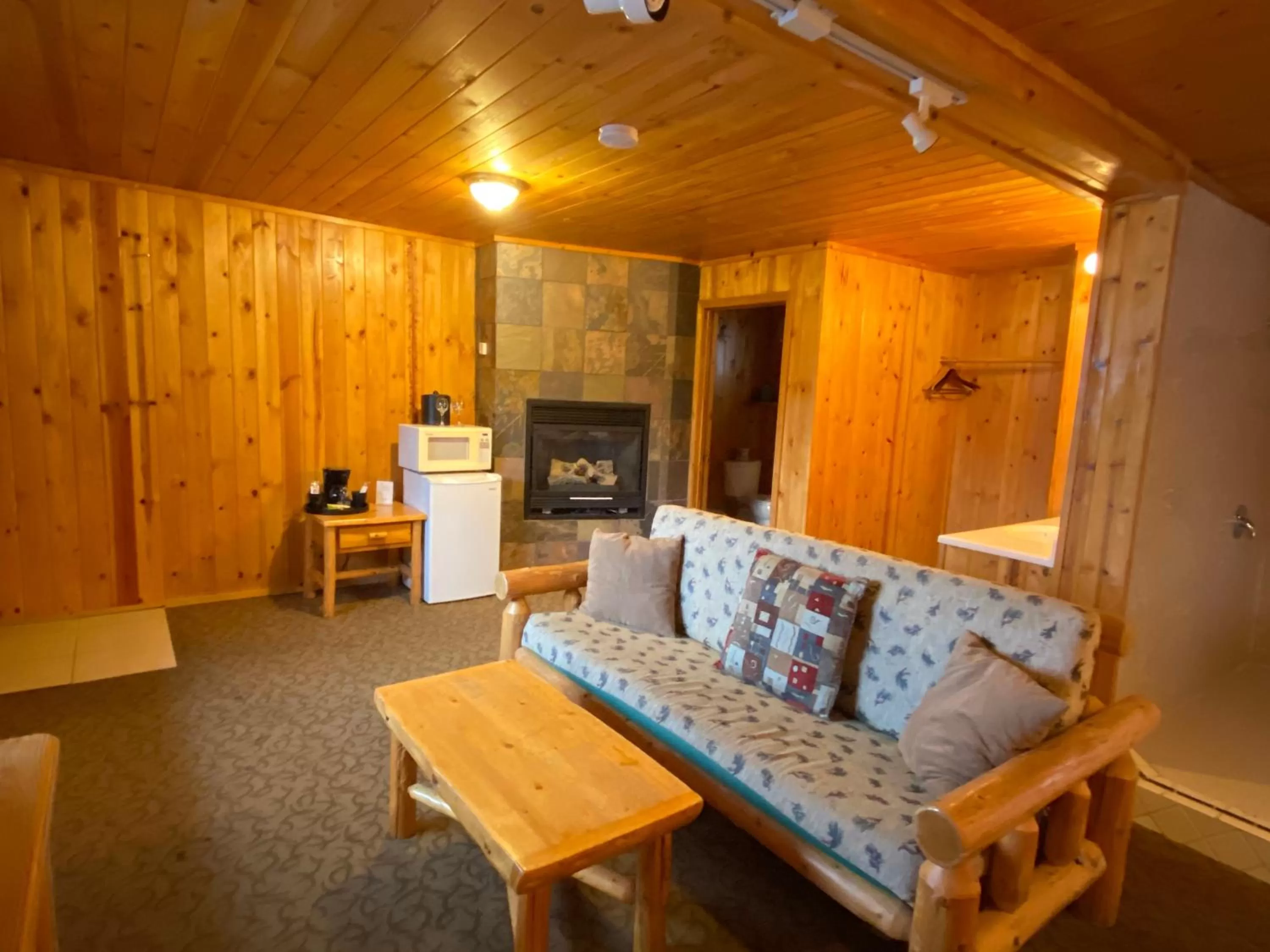 Seating area in Secrets Inn Lake Tahoe