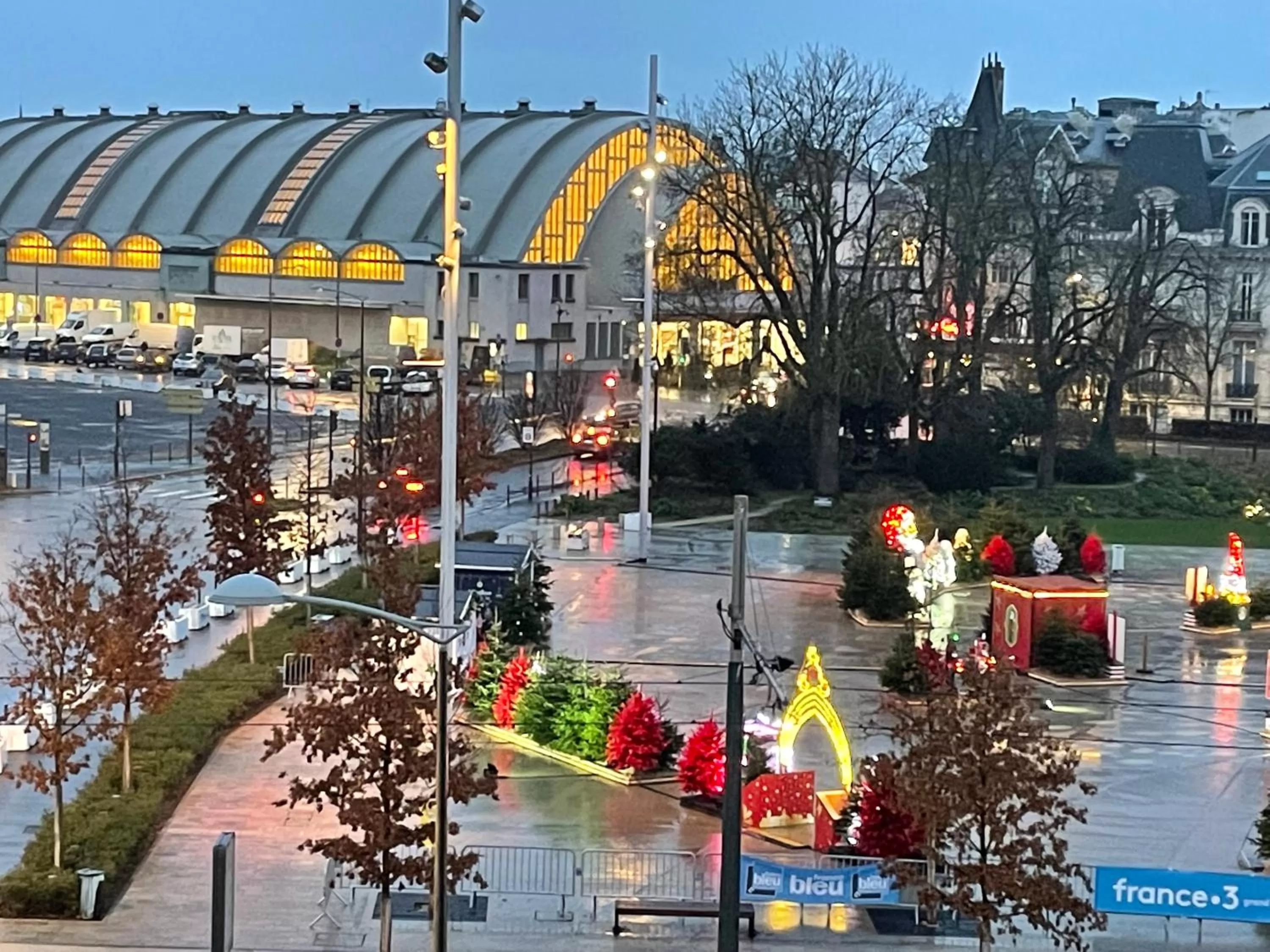 City view in Hôtel Porte Mars - Reims Gare Centre Arena
