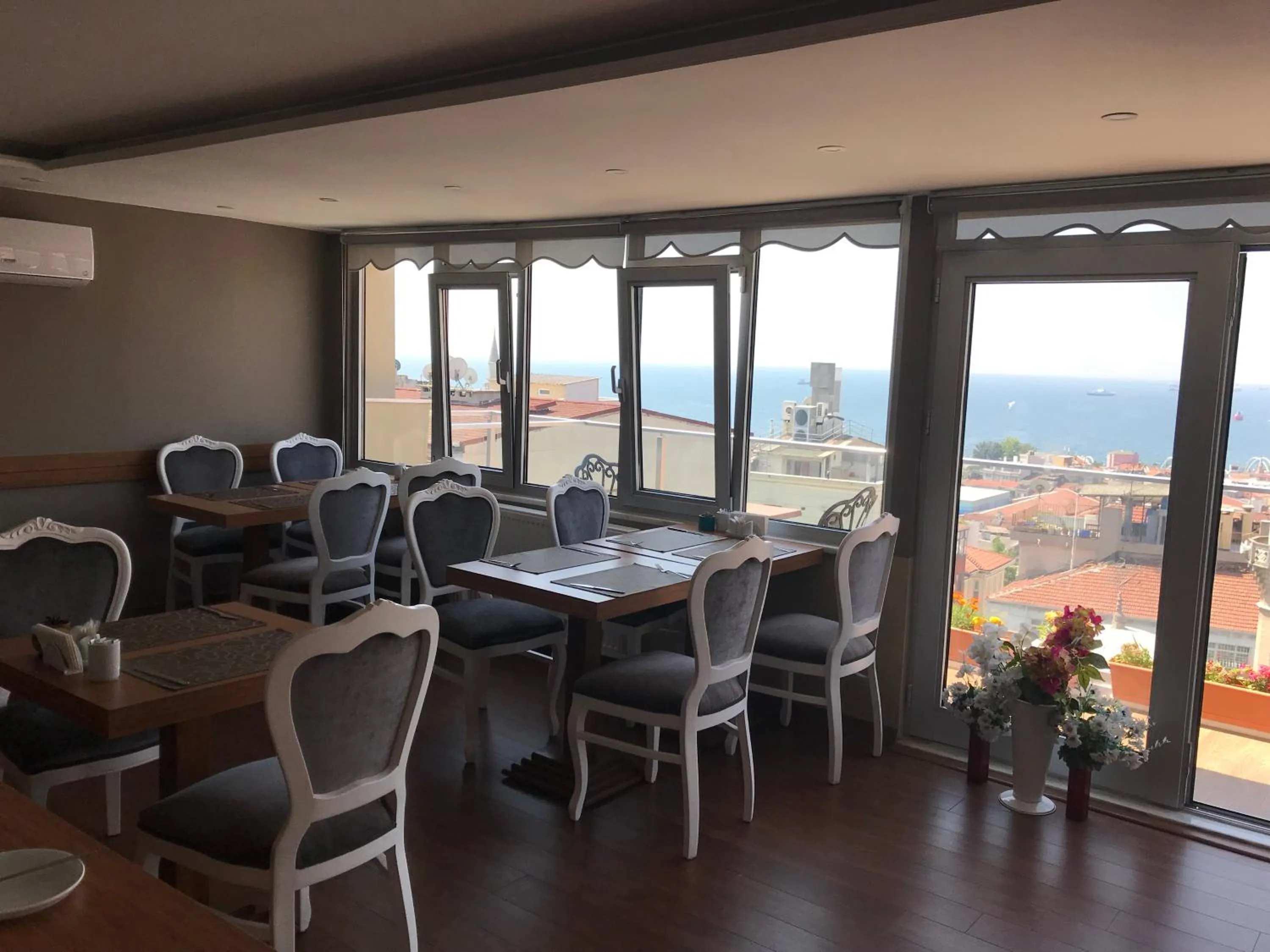 Buffet breakfast in Muyan Suites