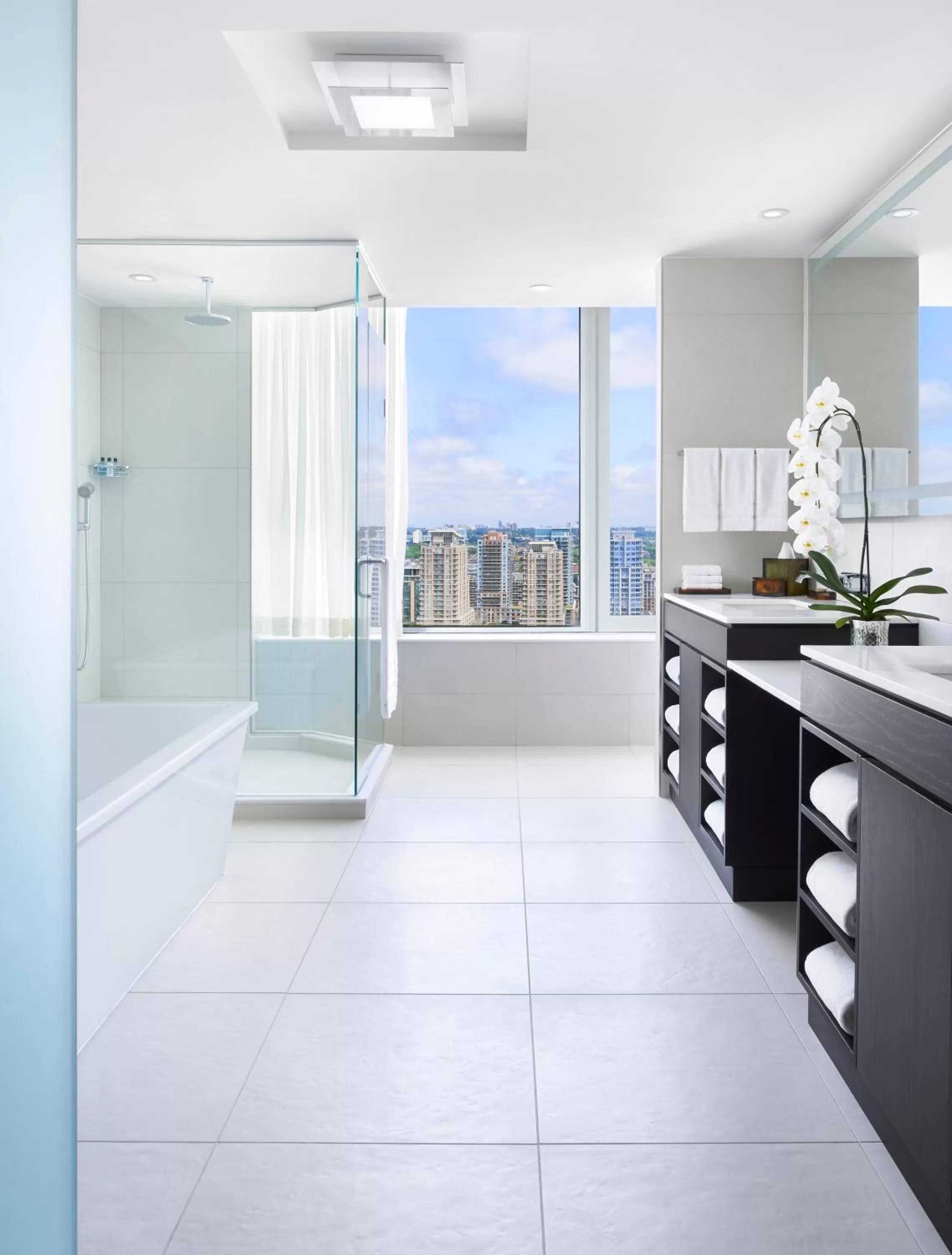 Bathroom in Hotel X Toronto, a Destination by Hyatt Hotel