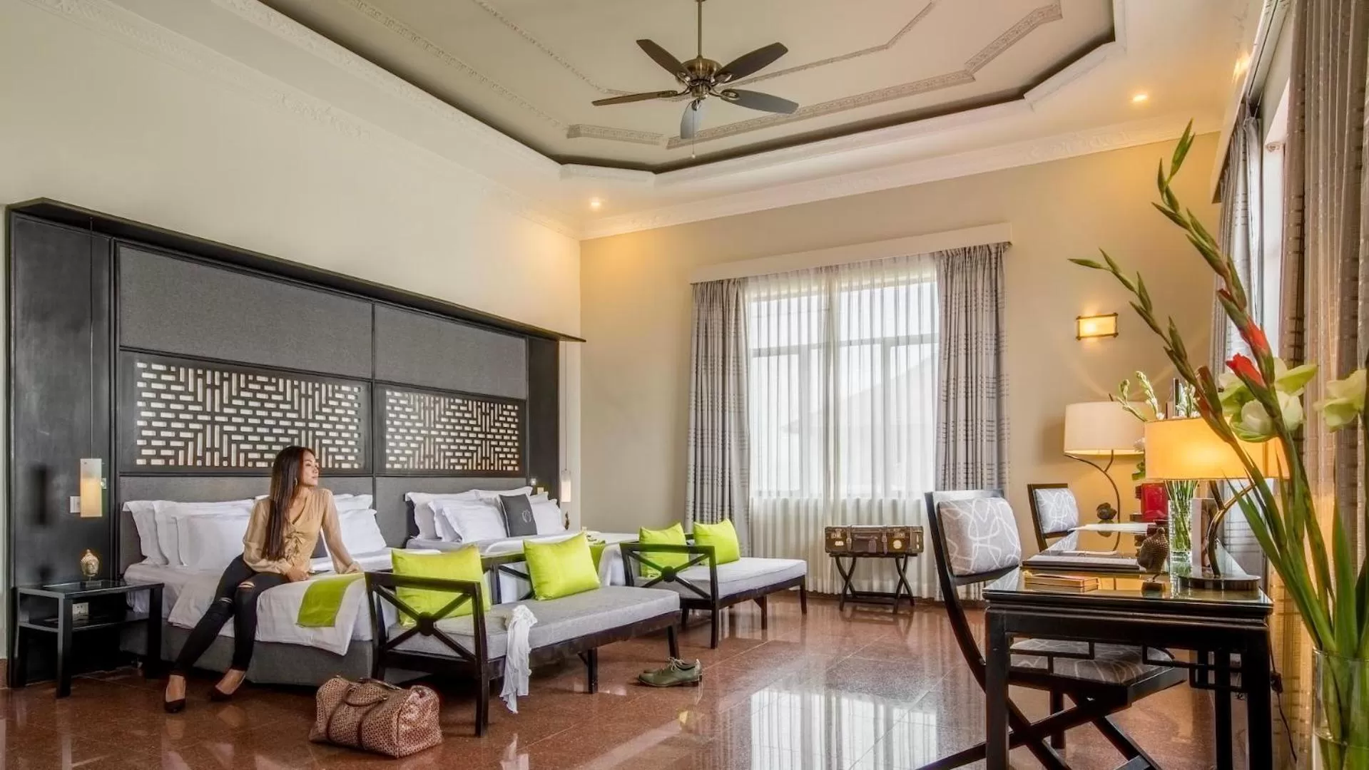 People, Bed in White Mansion 白色公馆