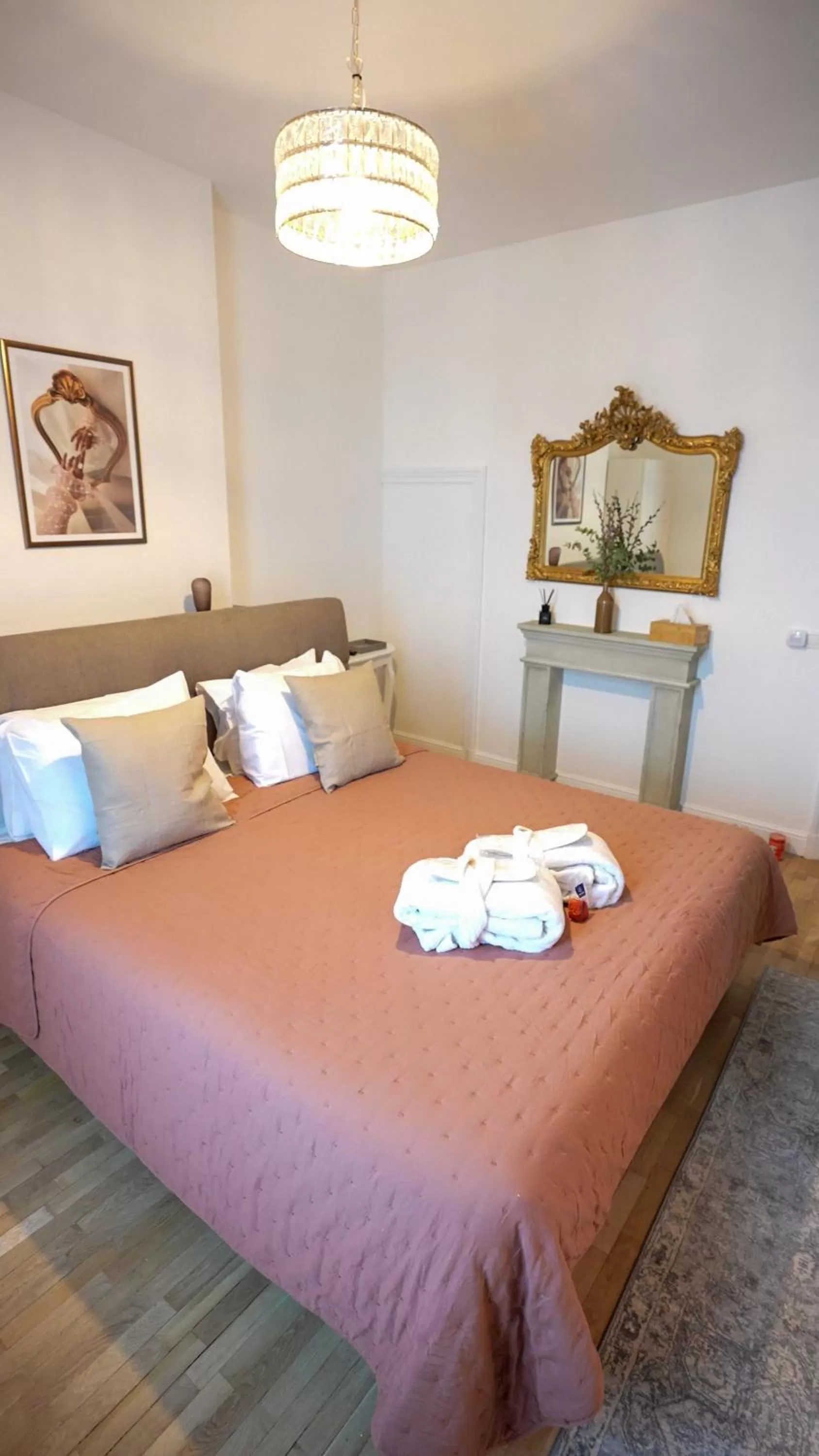 Photo of the whole room, Bed in Hotel de Maître de Vaughan