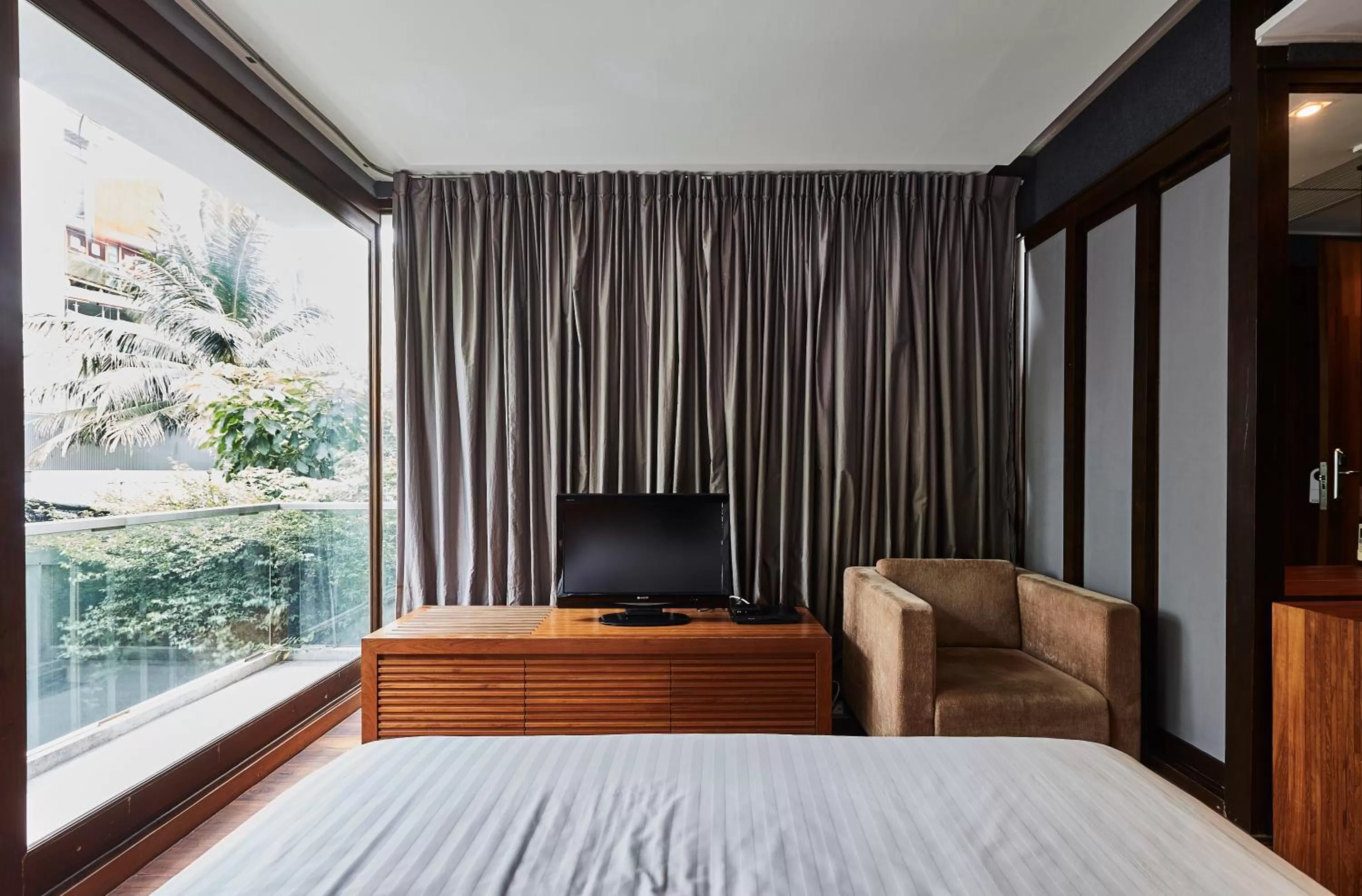 Bed in LUXX Langsuan Hotel - SHA Plus