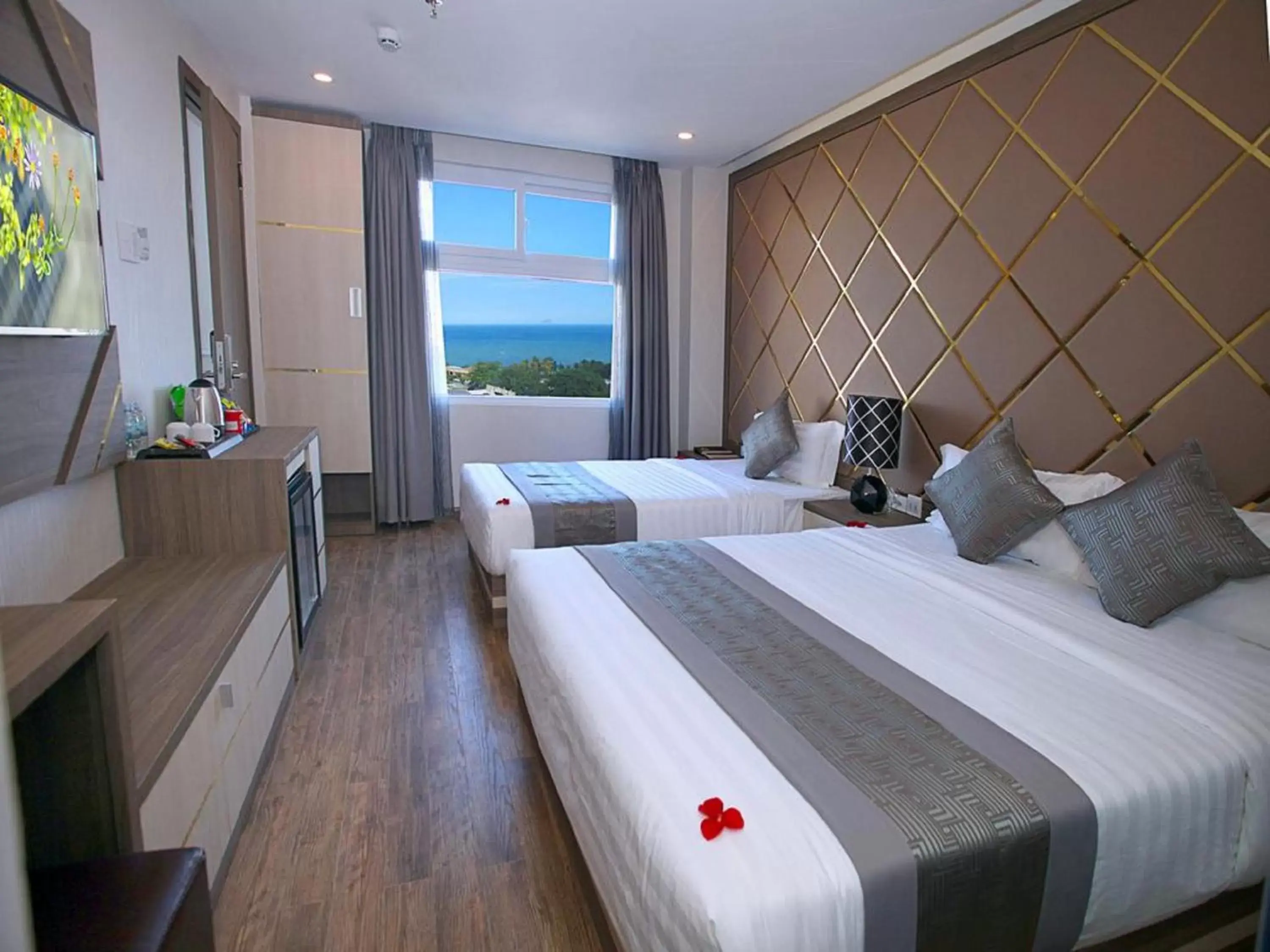 Triple Room with Sea View in New Sun Hotel Triple Room with Sea View in New Sun Hotel
