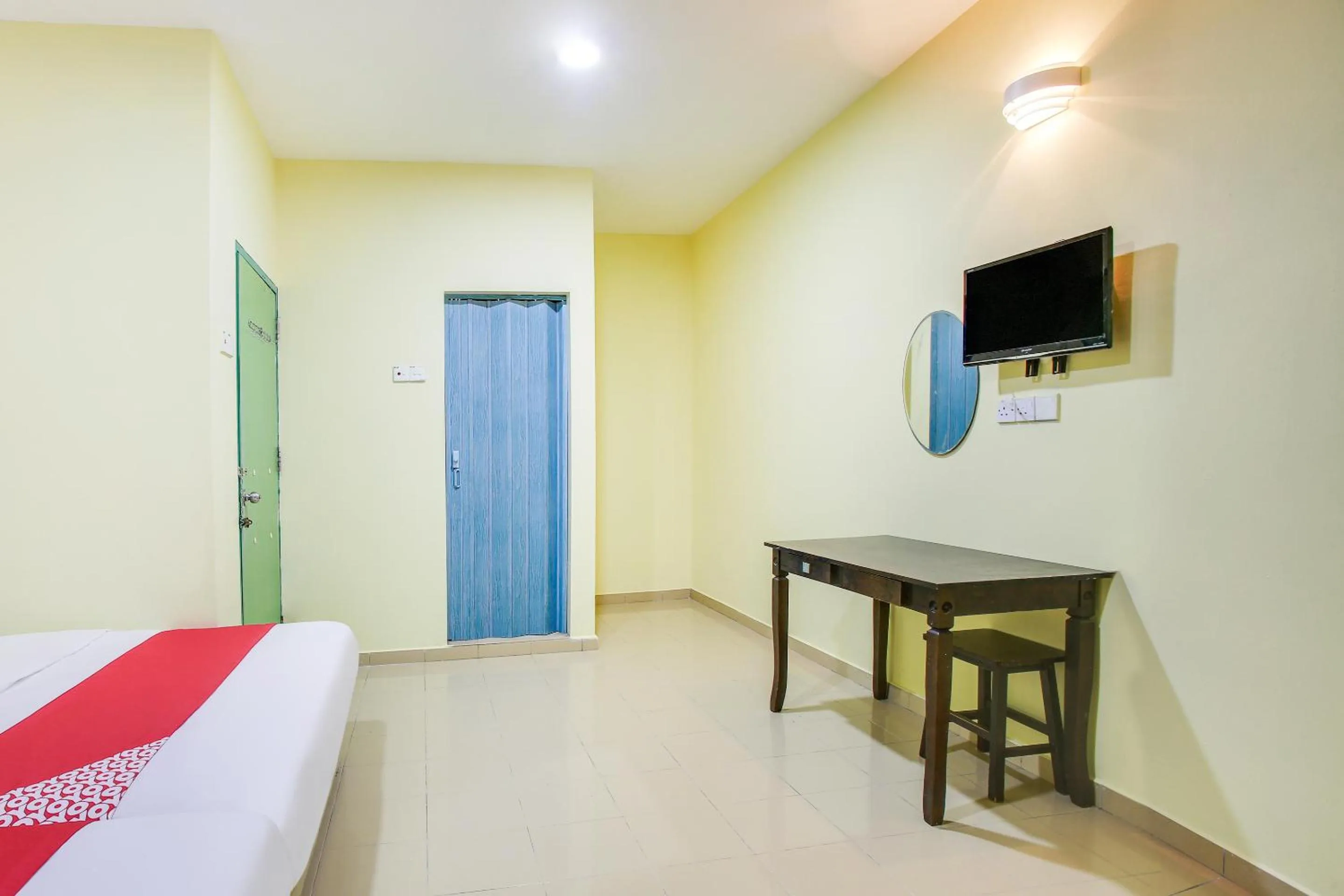 Property building, Bed in Foong Inn Hotel Banting