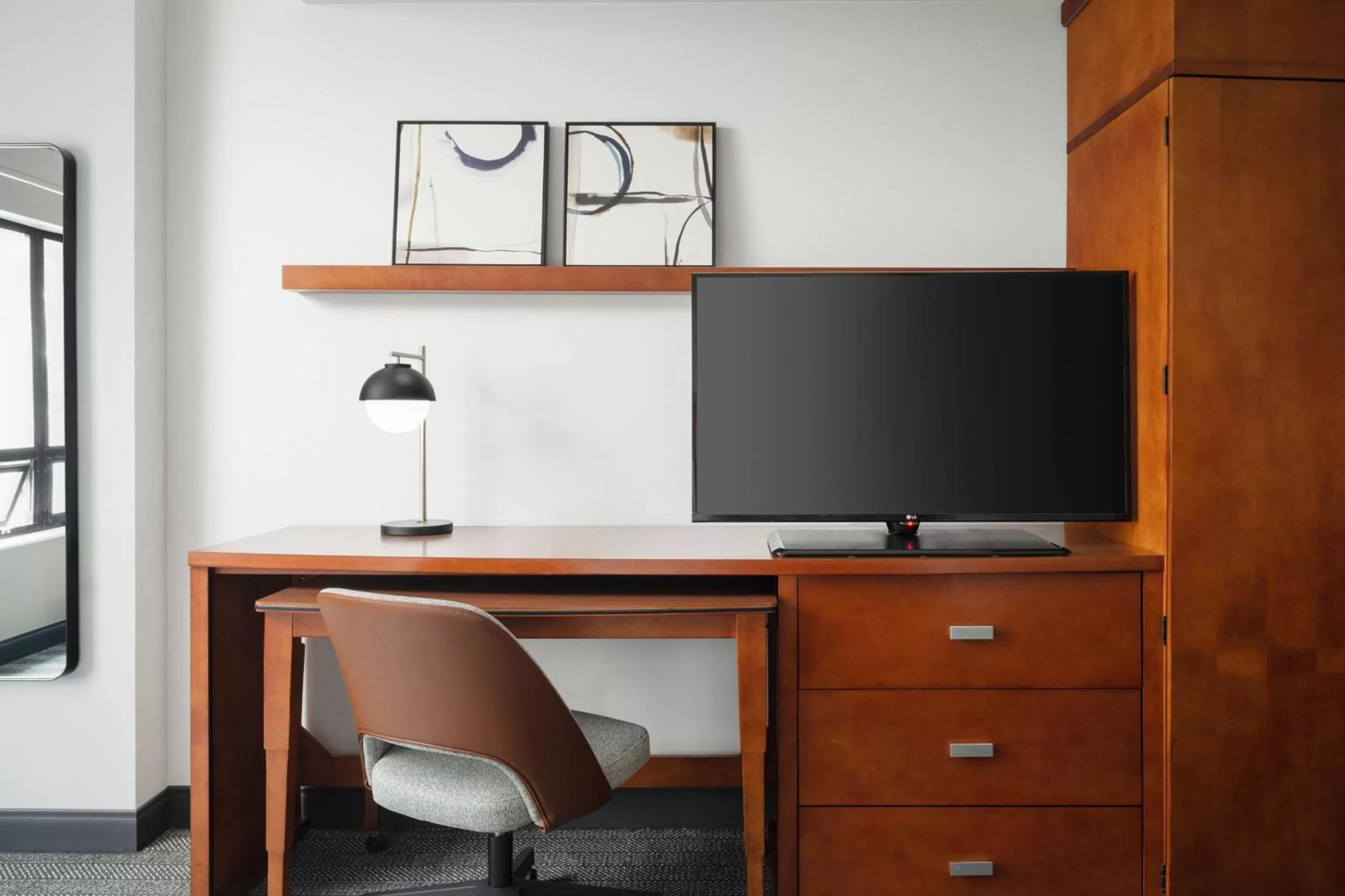 Photo of the whole room in Courtyard by Marriott Washington Capitol Hill/Navy Yard