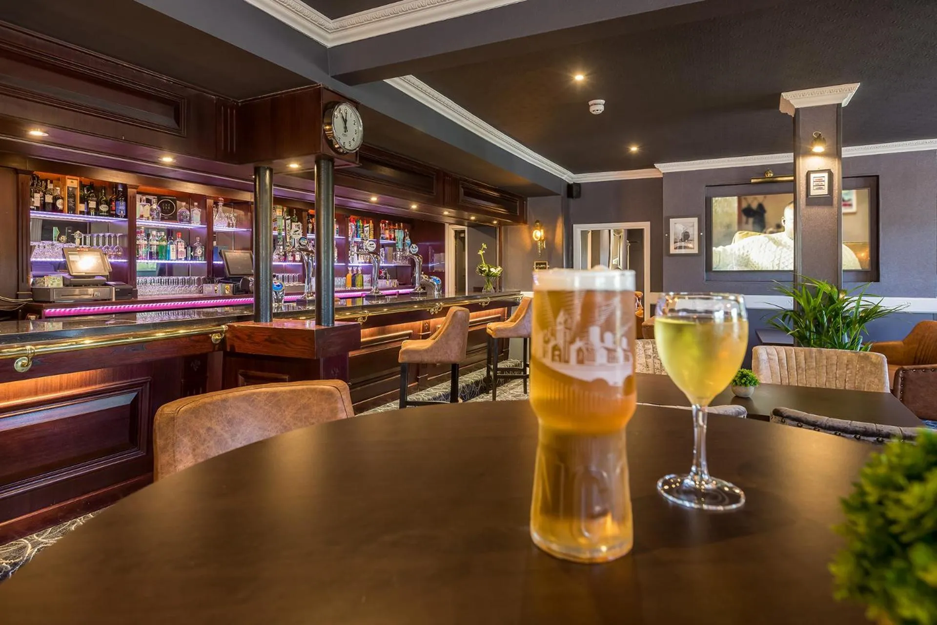 Restaurant/places to eat in The Devon Hotel