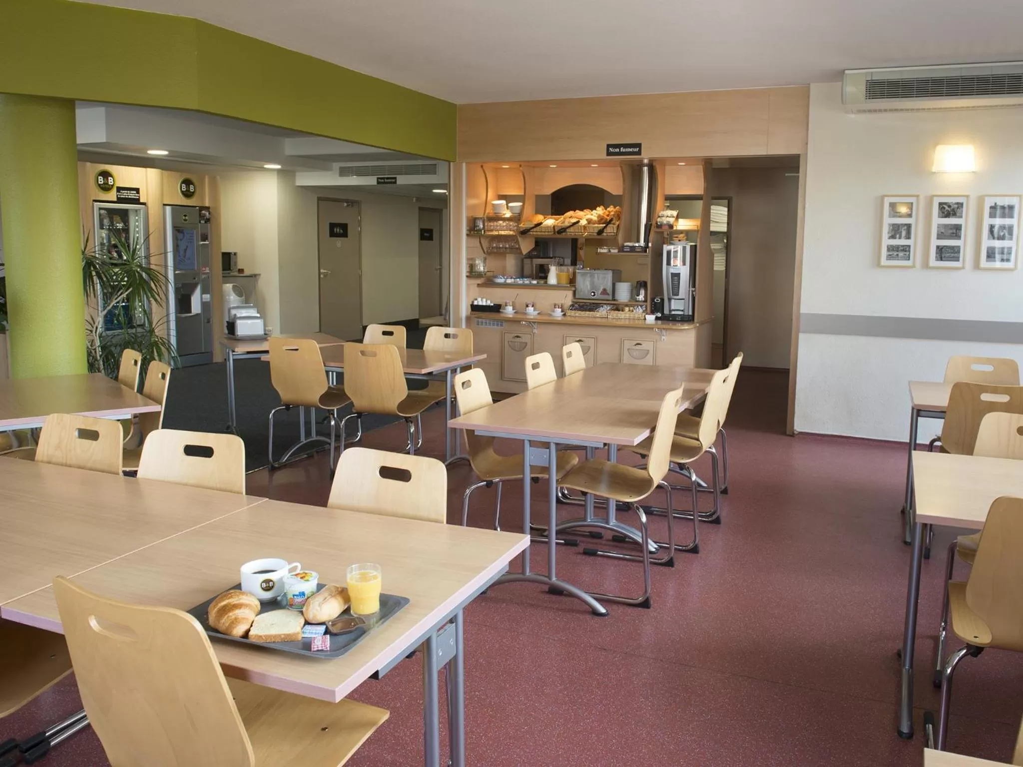 Restaurant/places to eat in B&B HOTEL Auxerre Monéteau