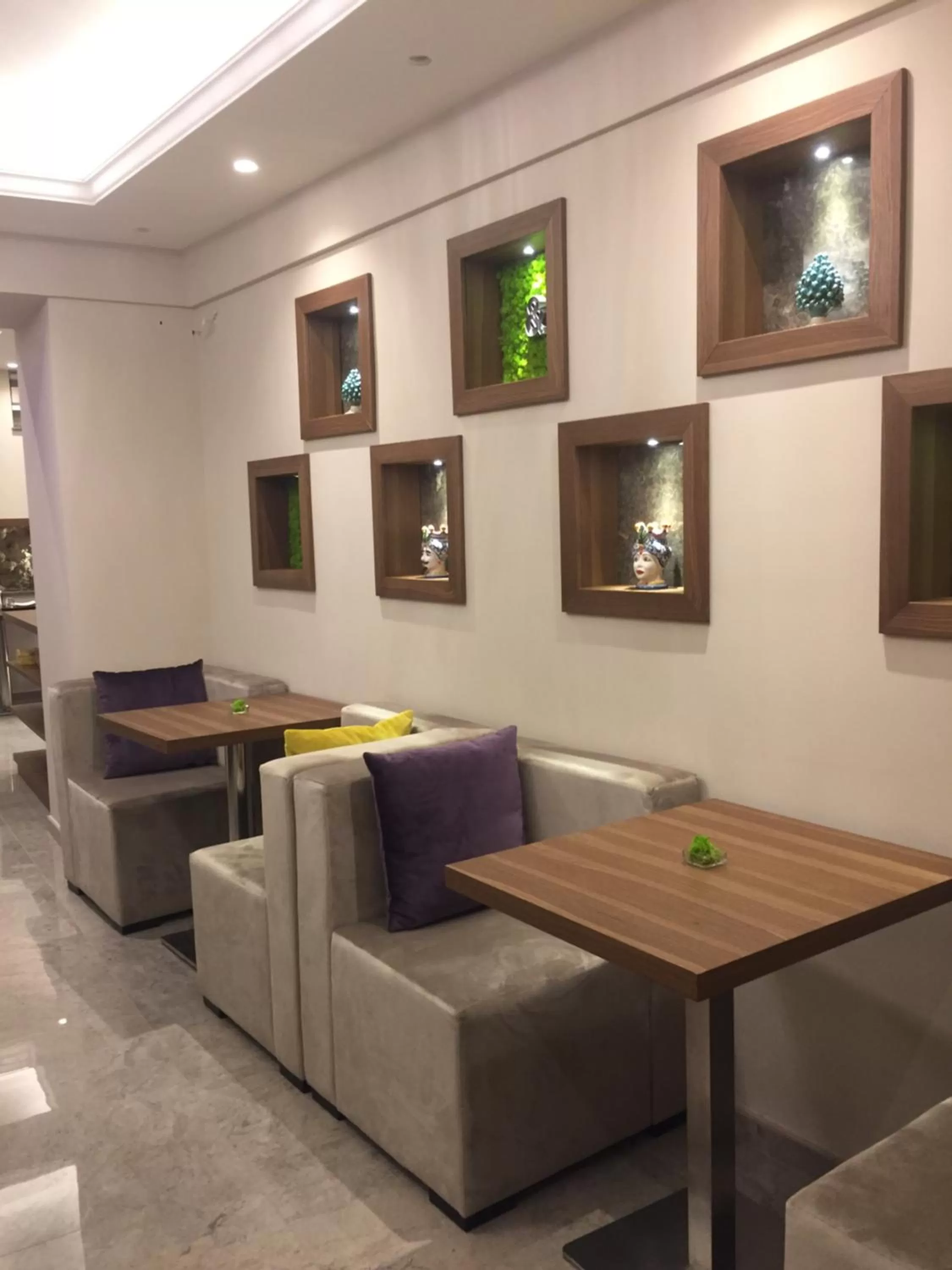 Communal lounge/ TV room in Beatus Suites And Rooms B&B