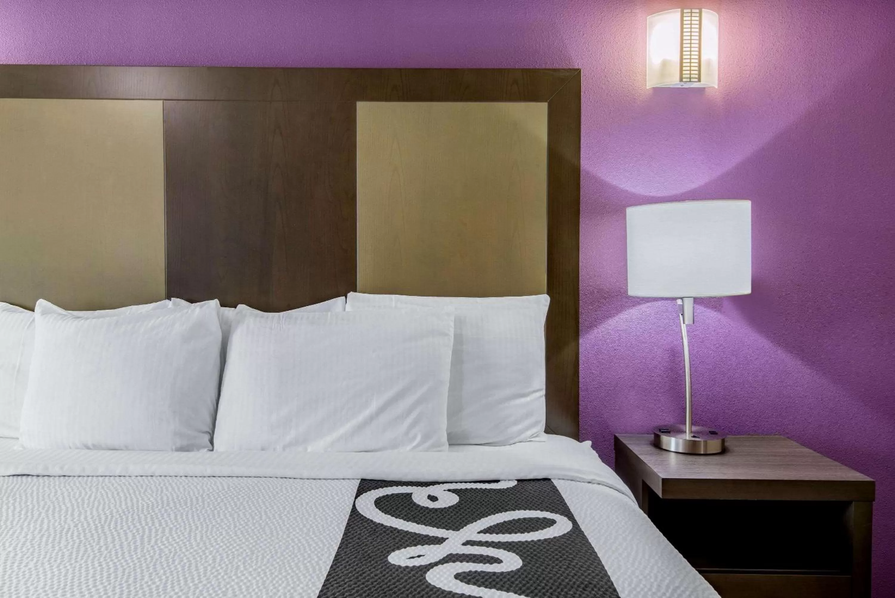 Photo of the whole room, Bed in La Quinta Inn by Wyndham West Long Branch NJ Shore Area