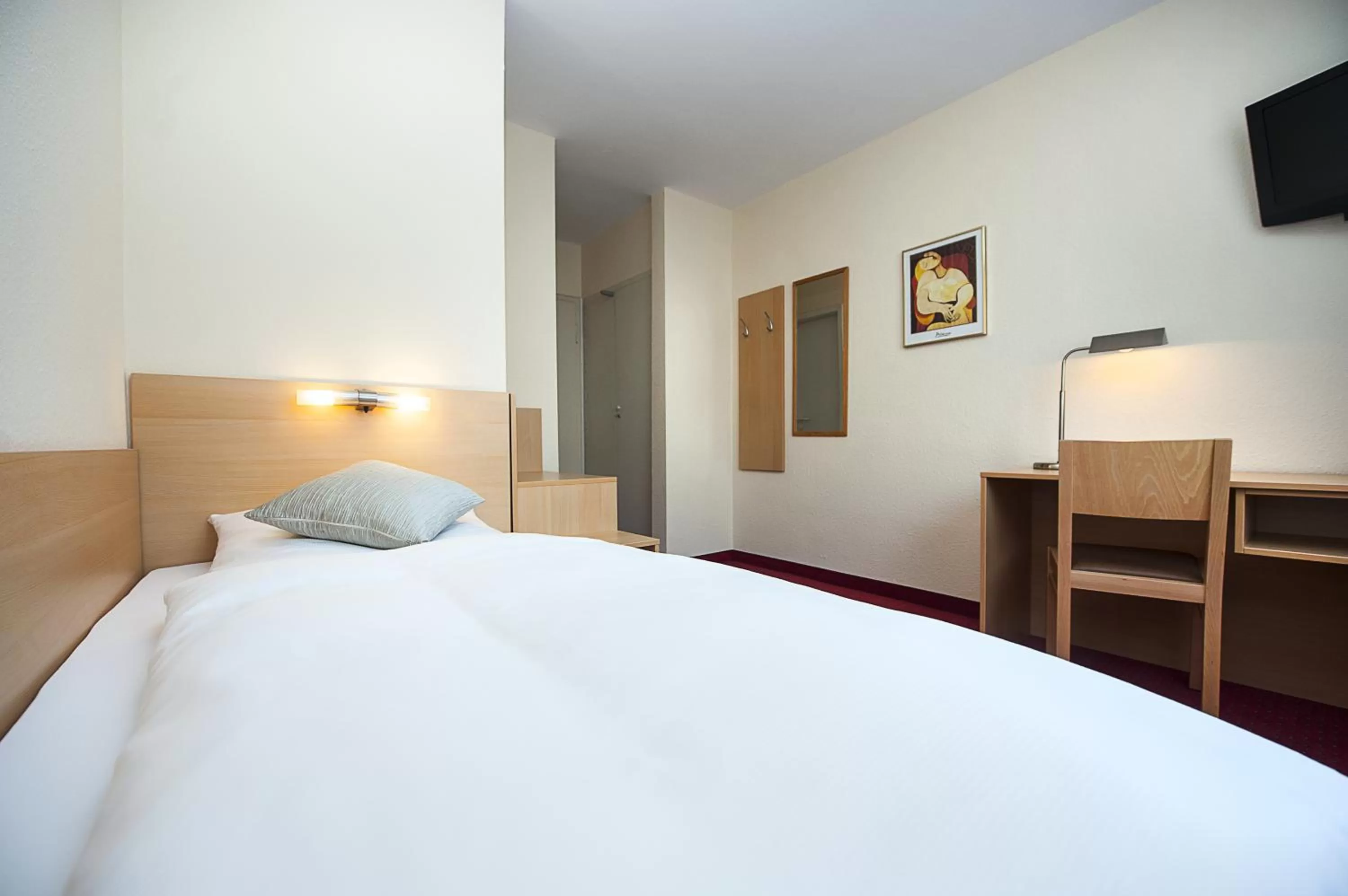 Photo of the whole room, Bed in Comfort Garni Stadtzentrum Hotel