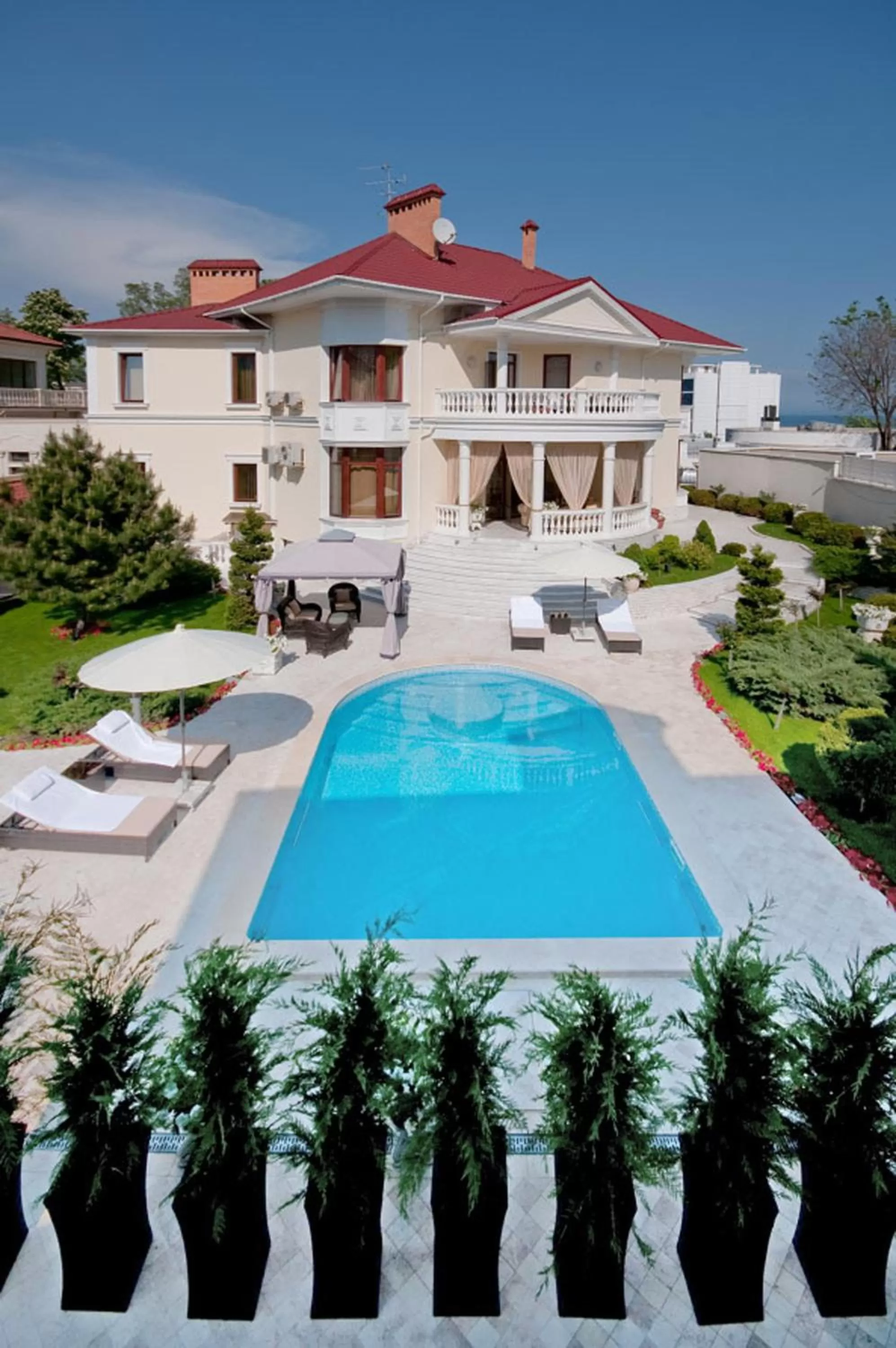 Photo of the whole room, Pool View in Villa le Premier Maestro
